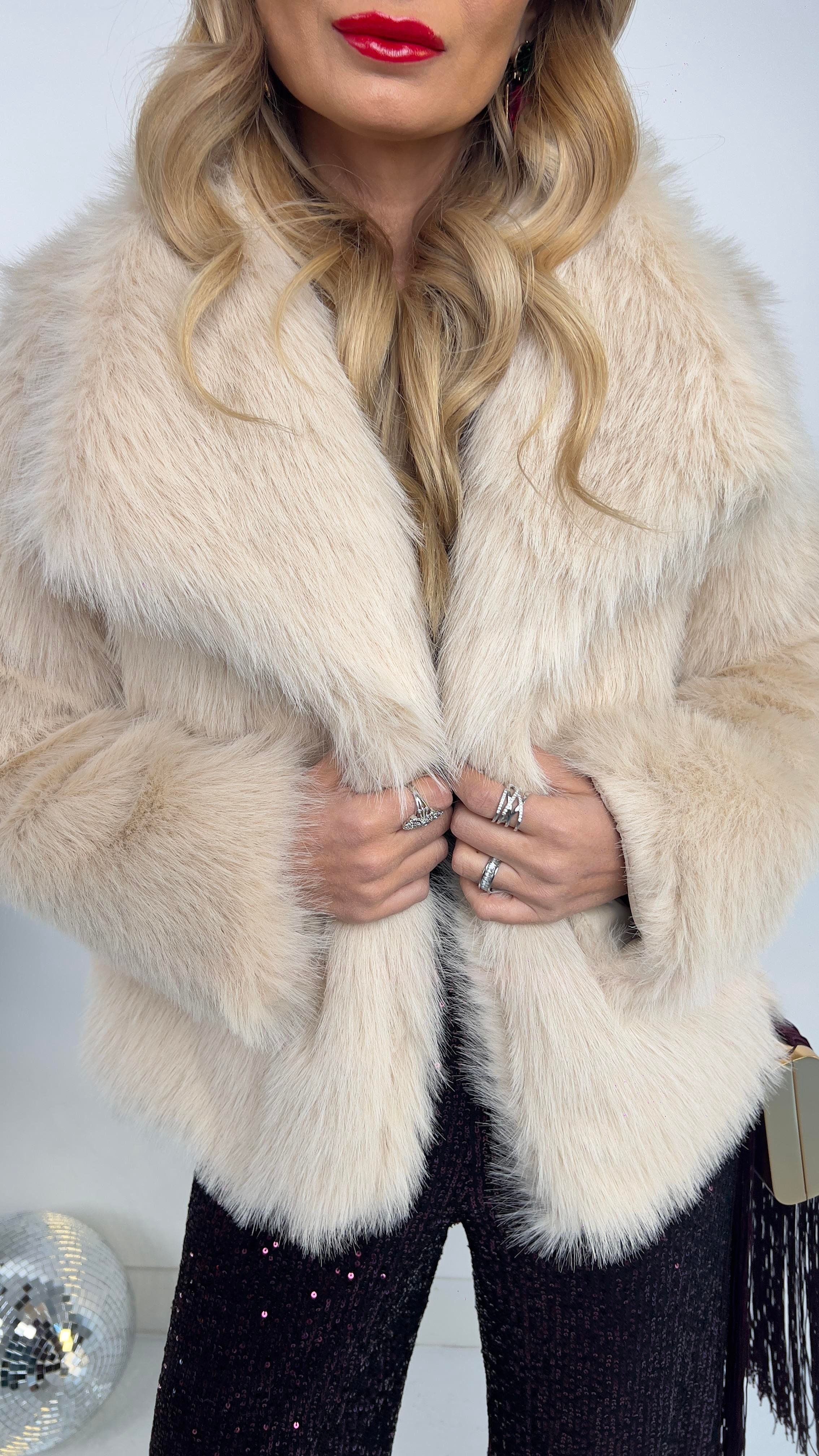 Geniş Yaka Krem Premium Kürk KABAN