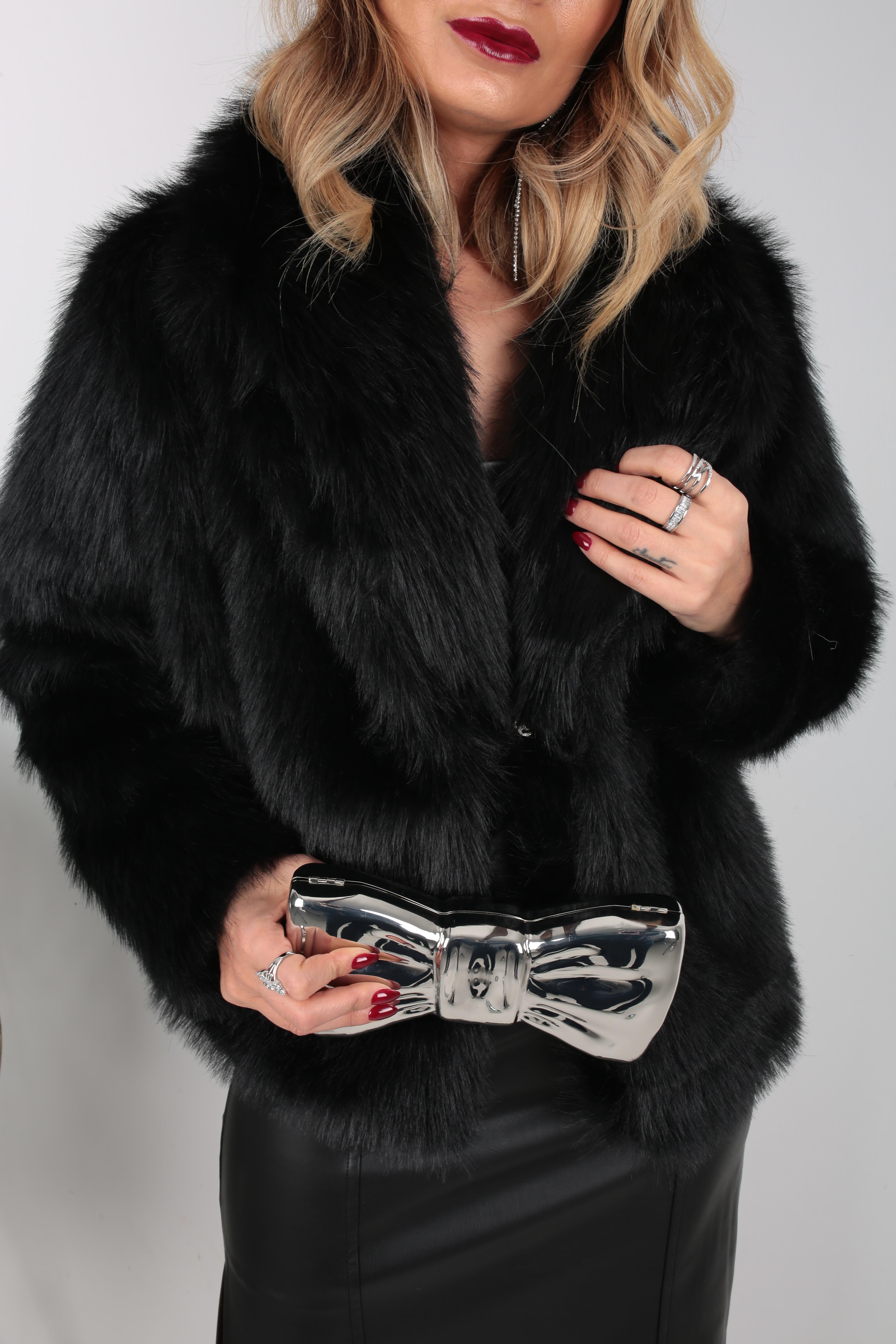 Geniş Yaka Siyah Premium Kürk KABAN