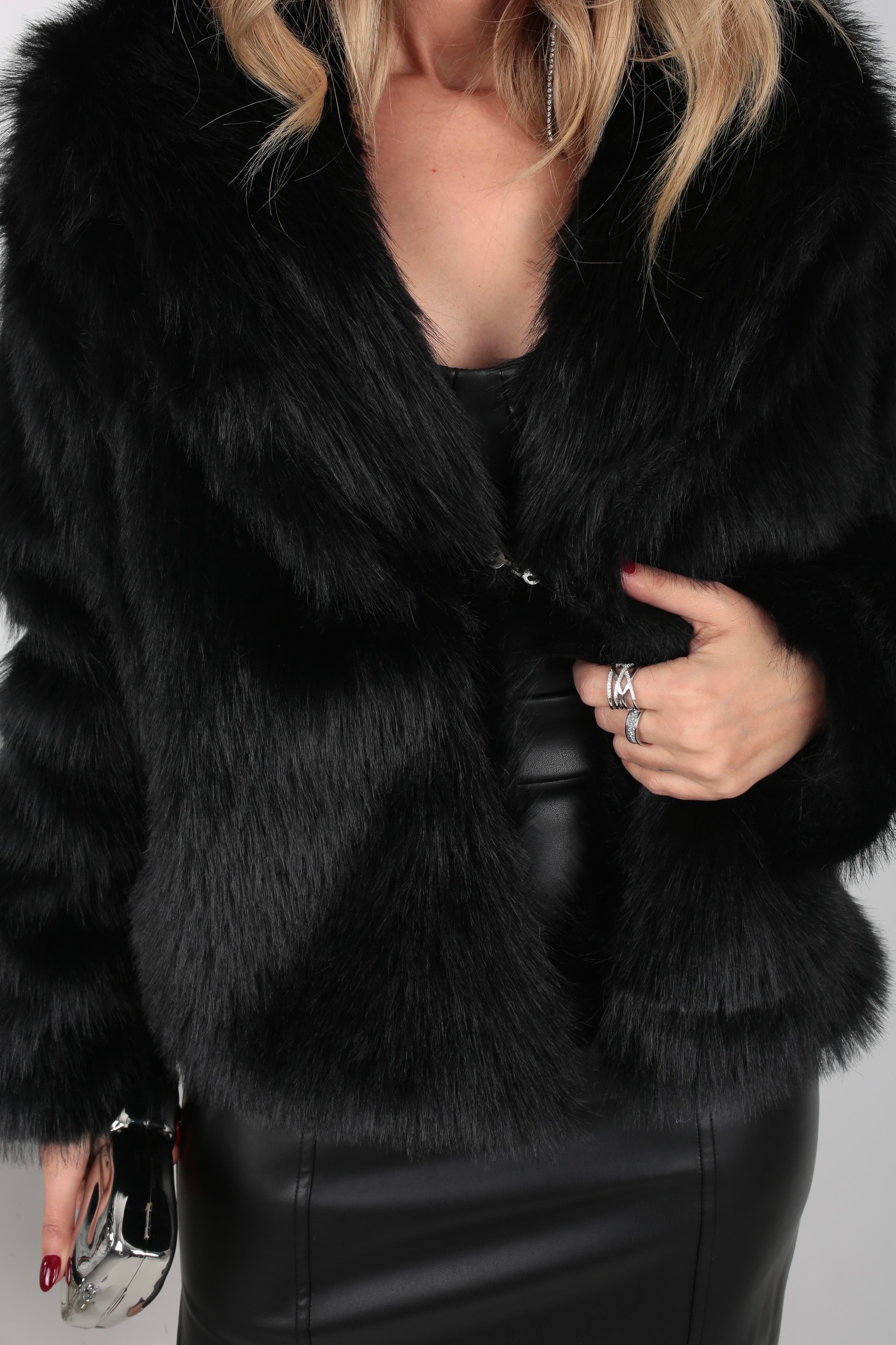 Geniş Yaka Siyah Premium Kürk KABAN