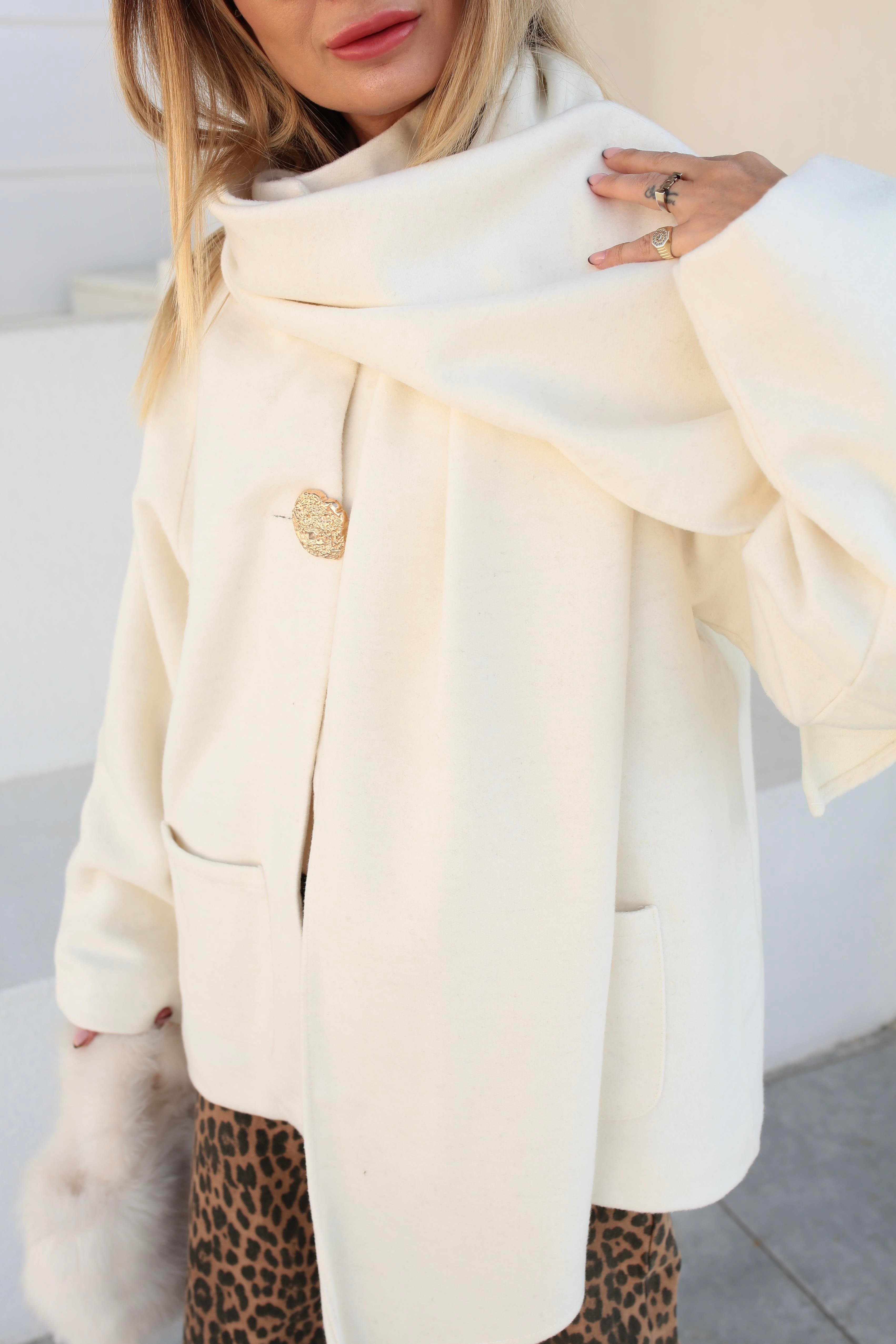 Gold Düğmeli Şallı Ekru Kaşe Ceket CEKET