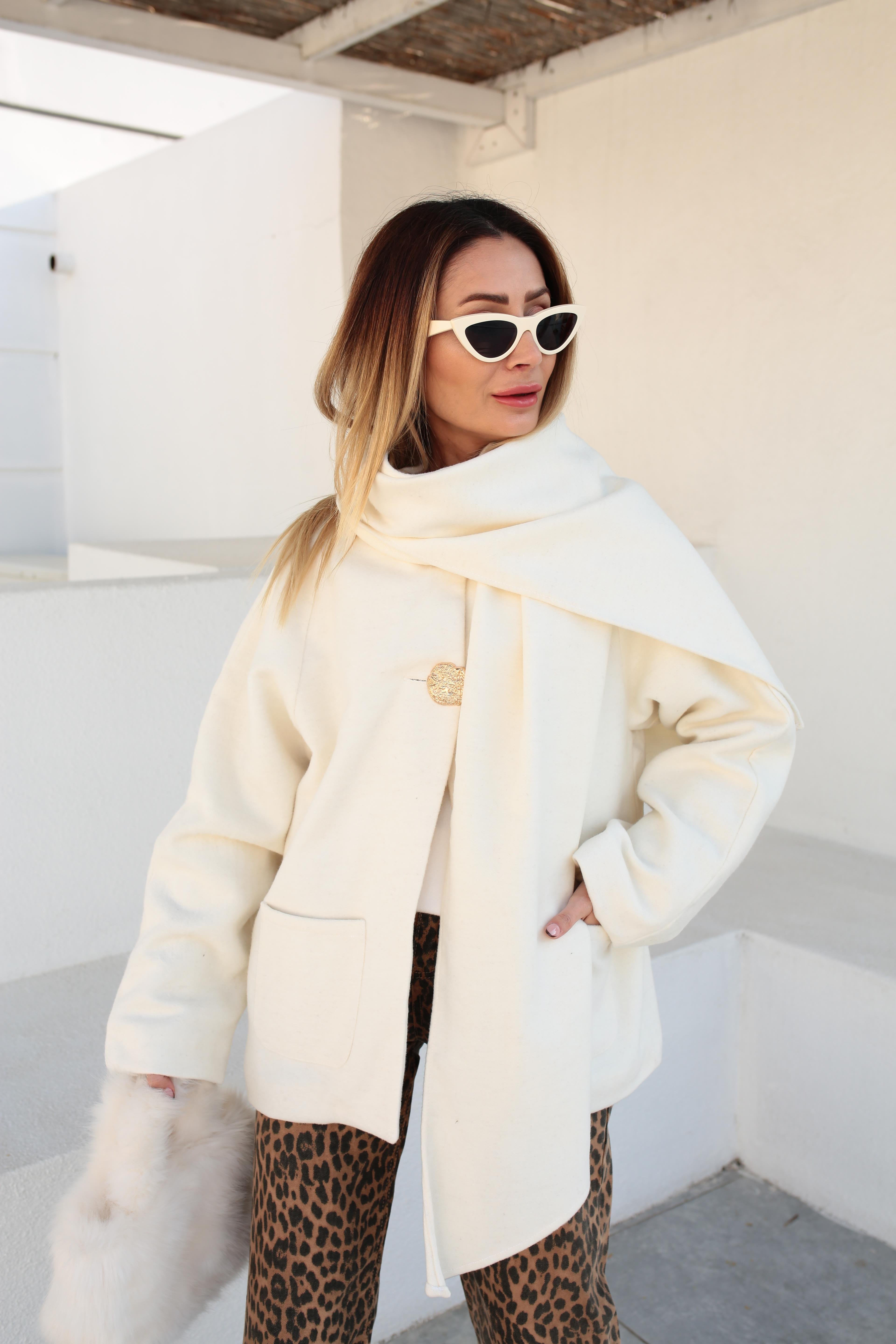 Gold Düğmeli Şallı Ekru Kaşe Ceket CEKET