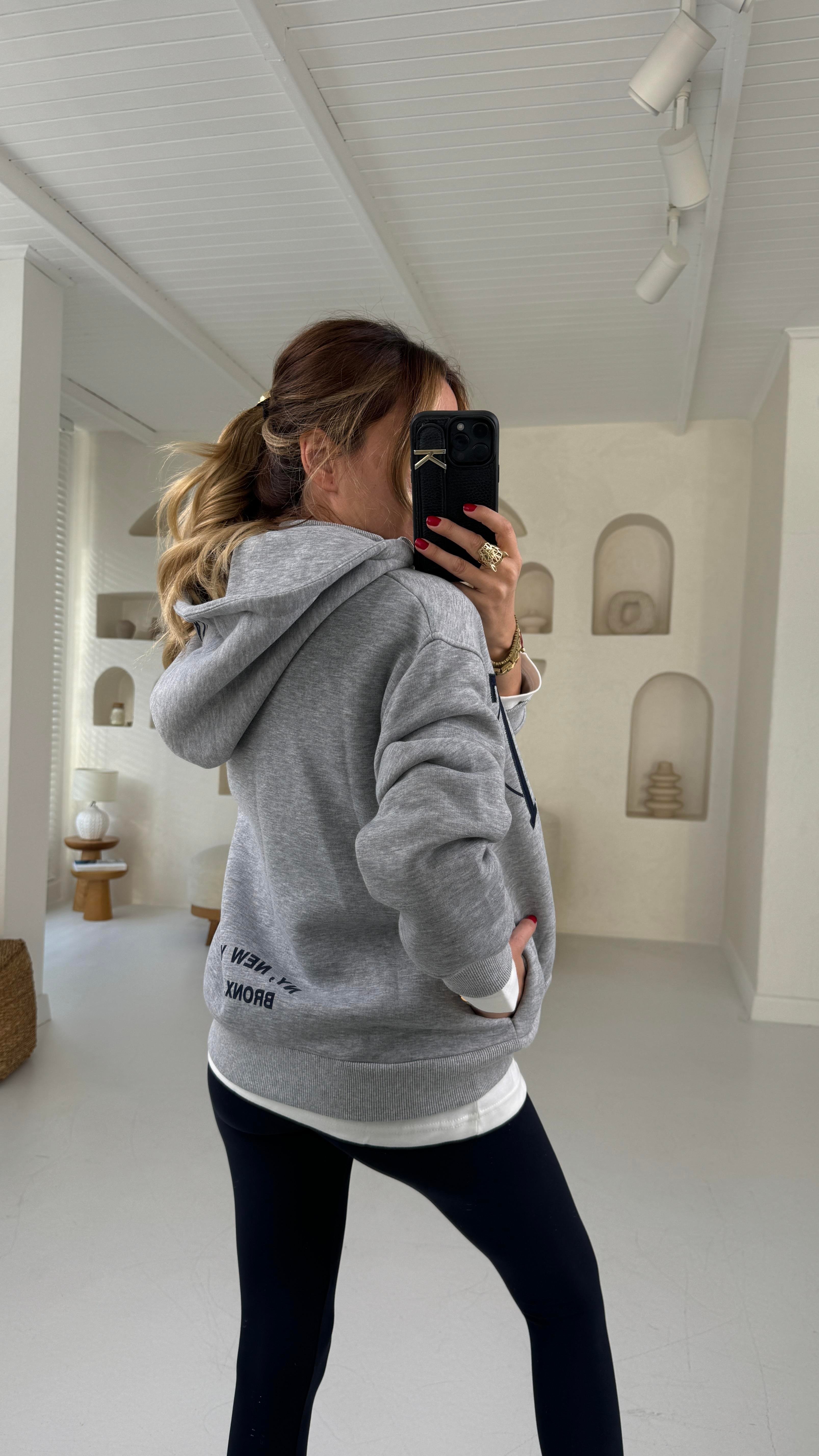 Gri Kapişonlu Nakışlı Sweatsirt SWEATSHİRT