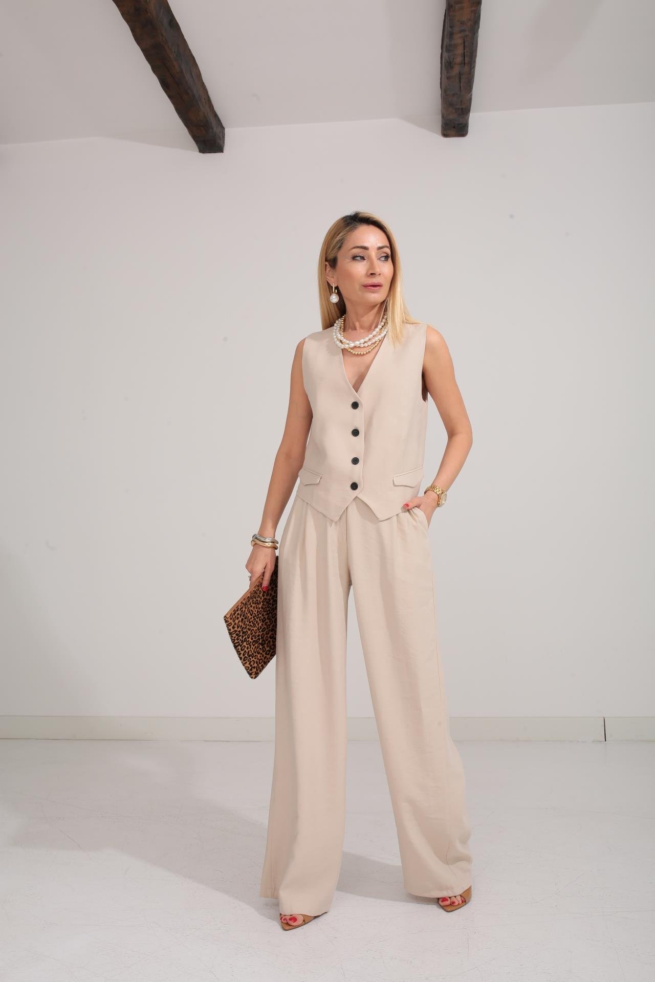 Kapak Cepli Bej Yelekli  Takım TAKIM | NO33