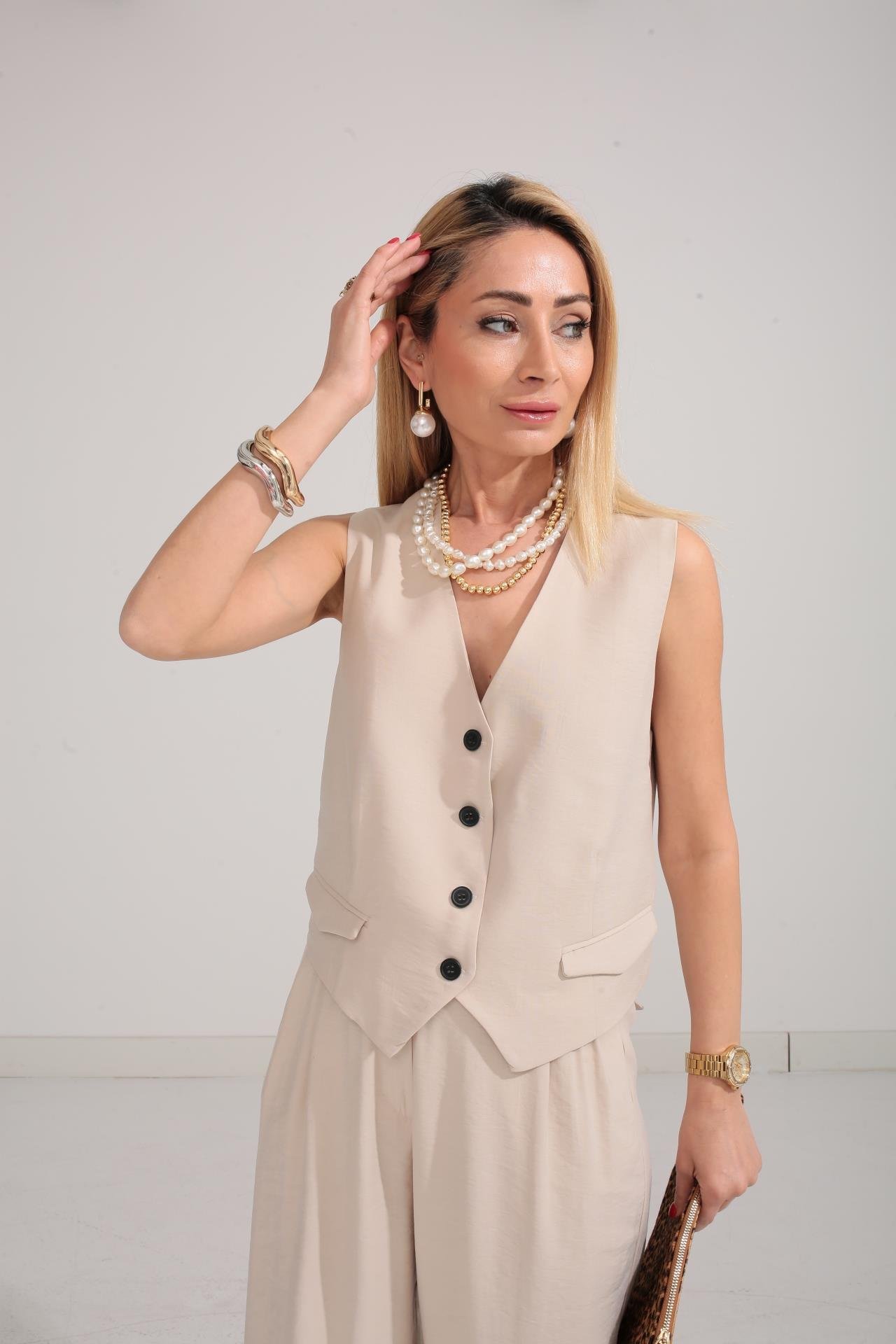 Kapak Cepli Bej Yelekli  Takım TAKIM | NO33