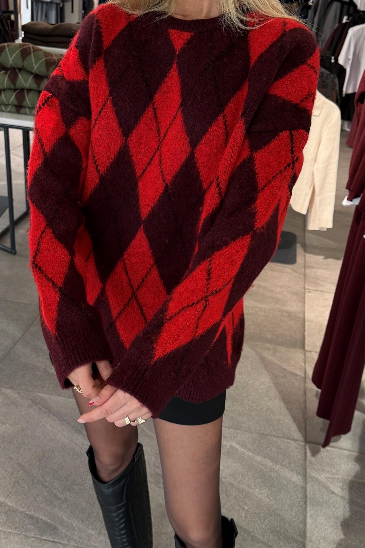 Kırmızı Baklava Desen Kazak TRİKO VE KAZAK