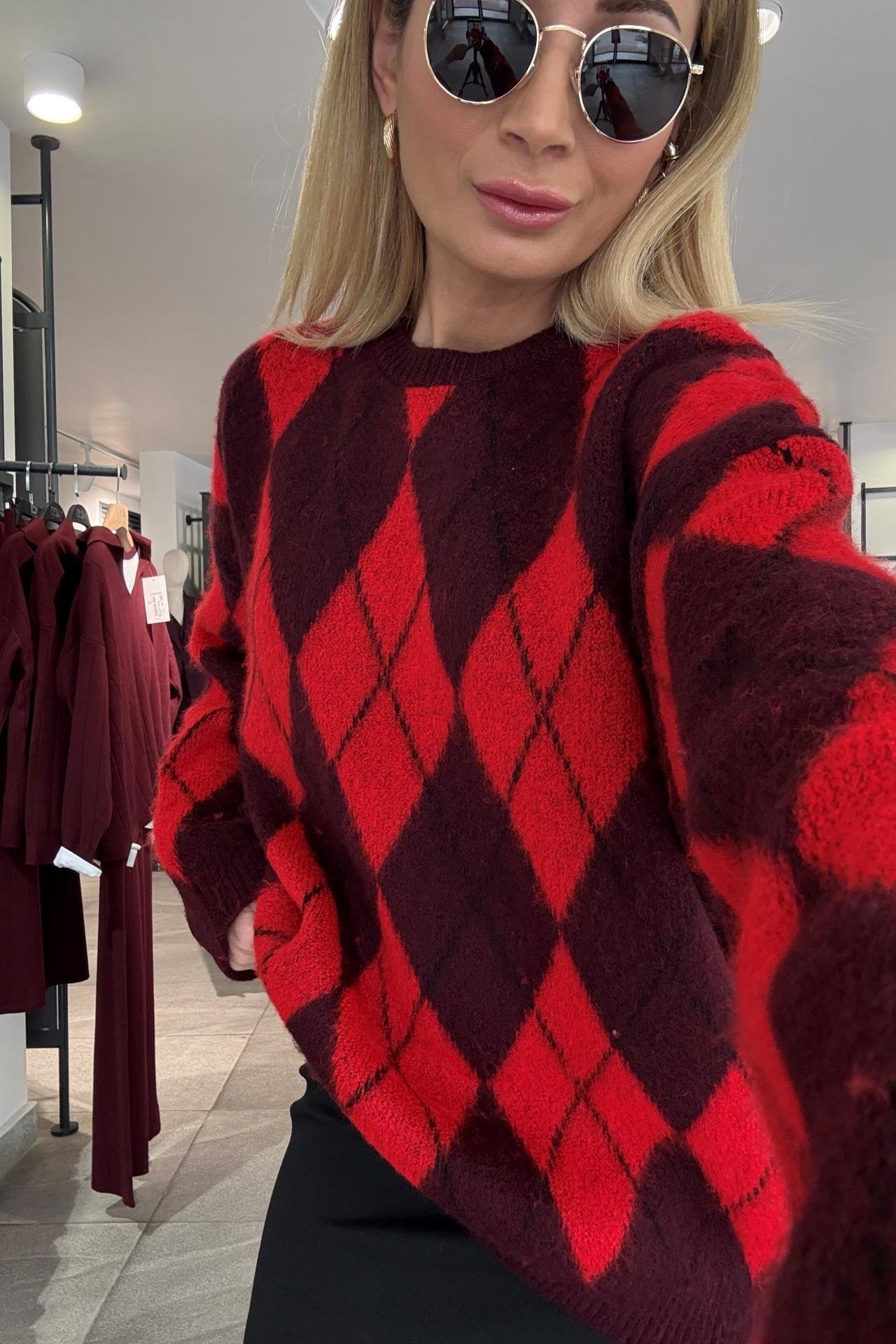 Kırmızı Baklava Desen Kazak TRİKO VE KAZAK