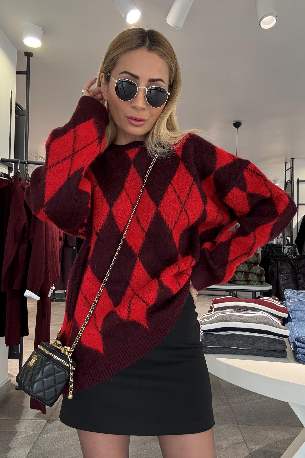 Kırmızı Baklava Desen Kazak TRİKO VE KAZAK