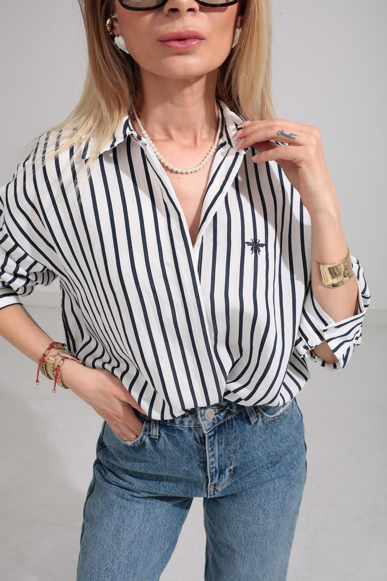 Lacivert Çizgili Nakışlı Gömlek GÖMLEK