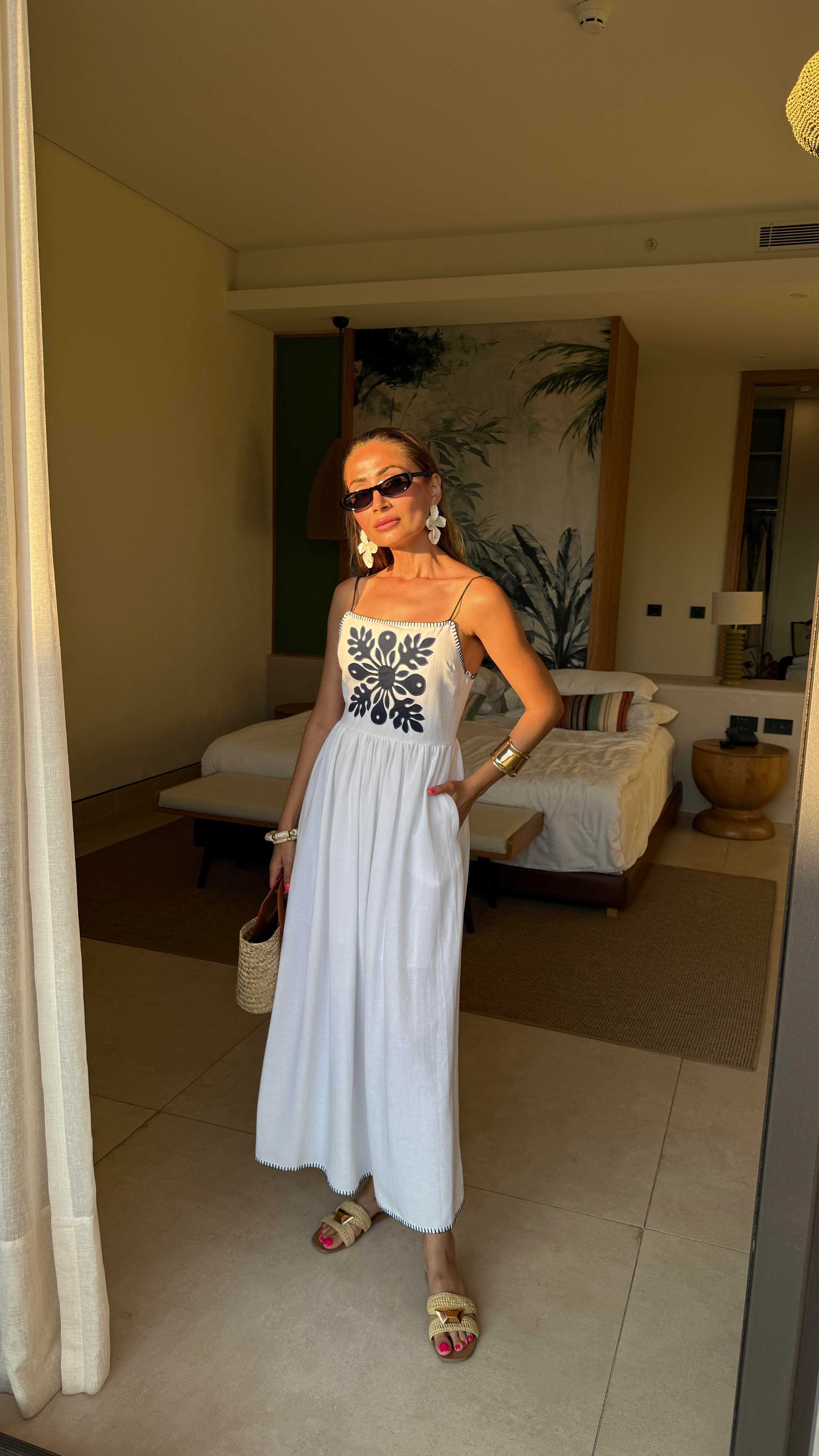 Lacivert Nakışlı Beyaz Keten Elbise ELBİSE | NO33