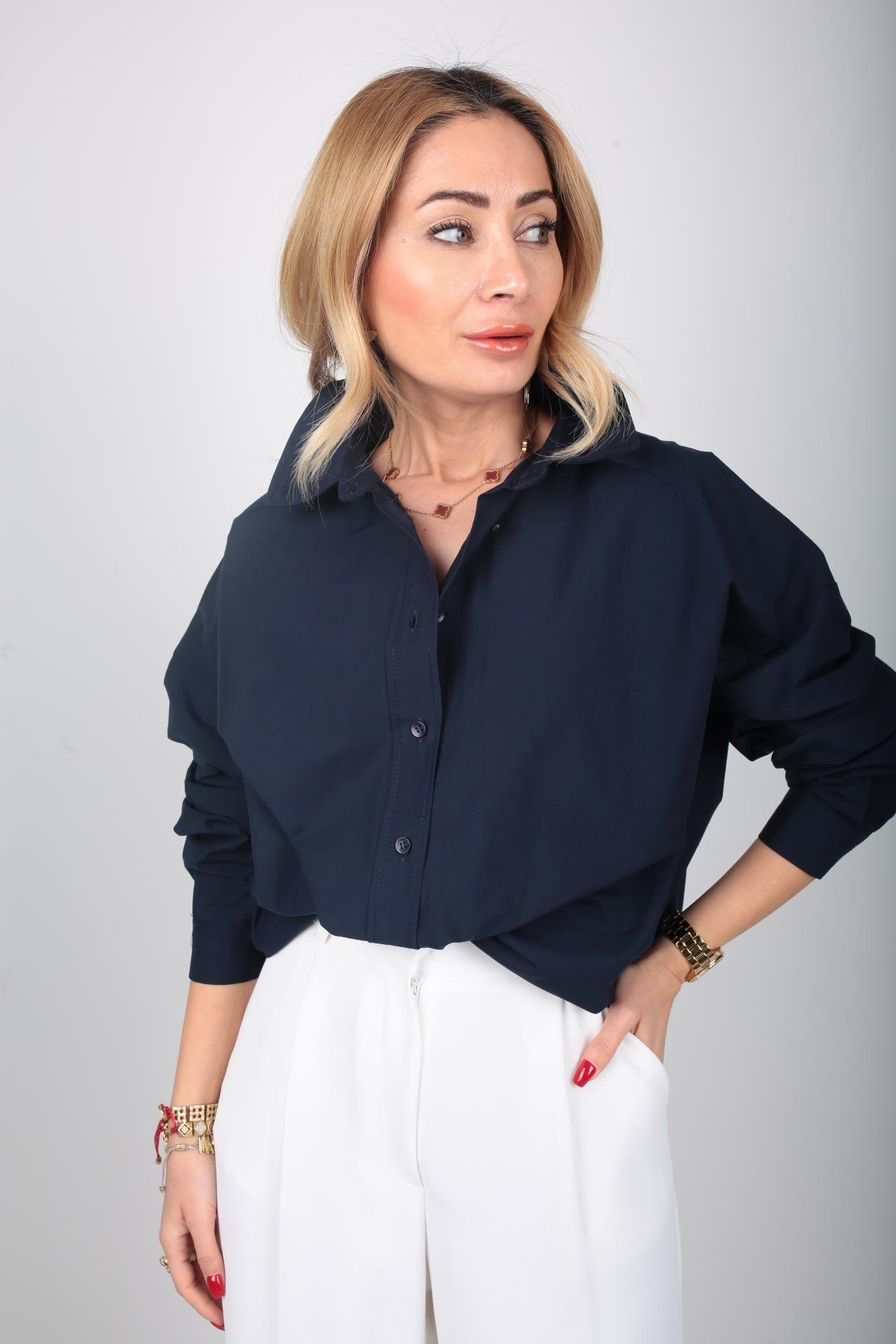 Lacivert Oversize Yanı Yırtmaçlı Gömlek GÖMLEK