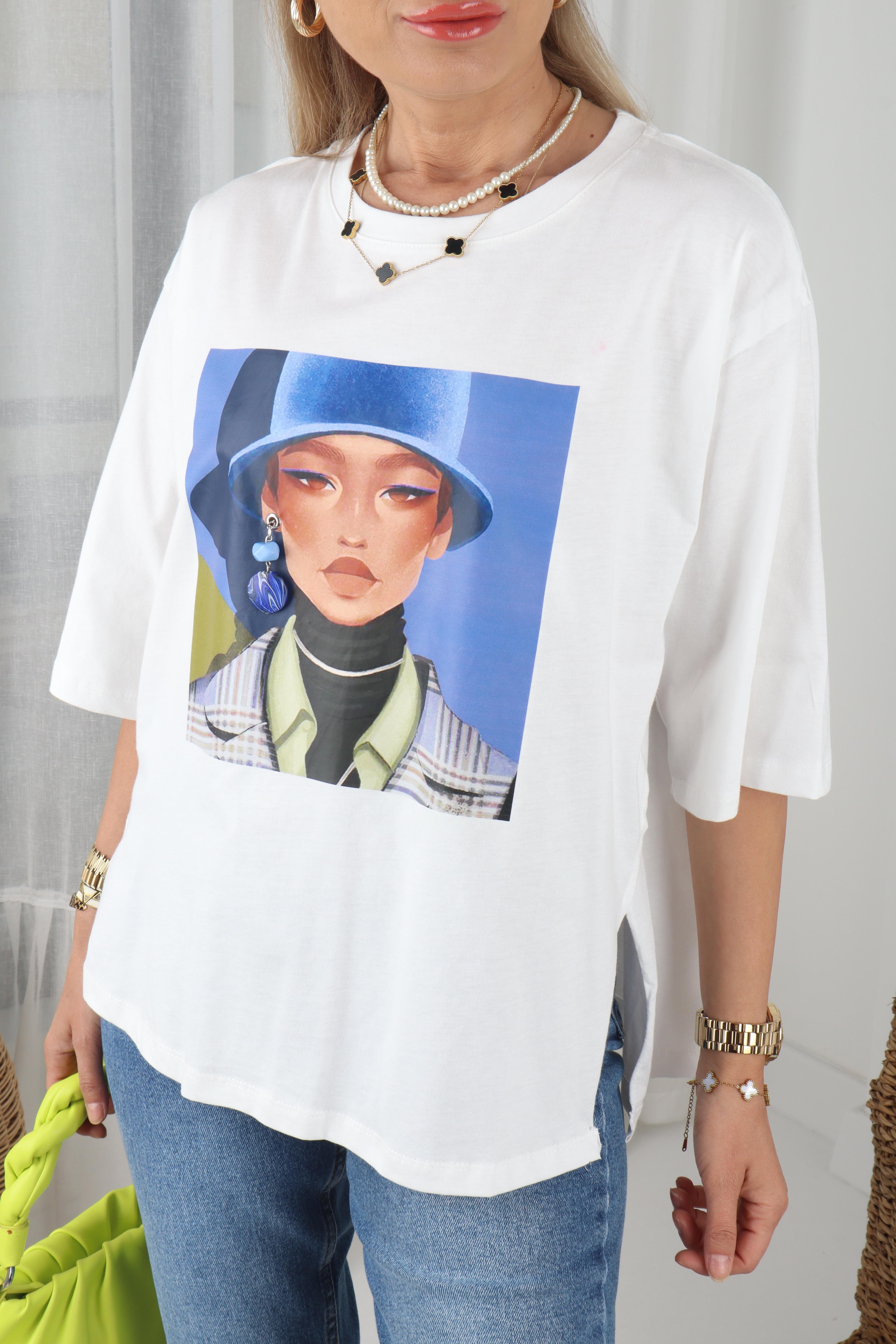 Mavi Şapkalı Kadın Baskılı Tshirt T-SHİRT