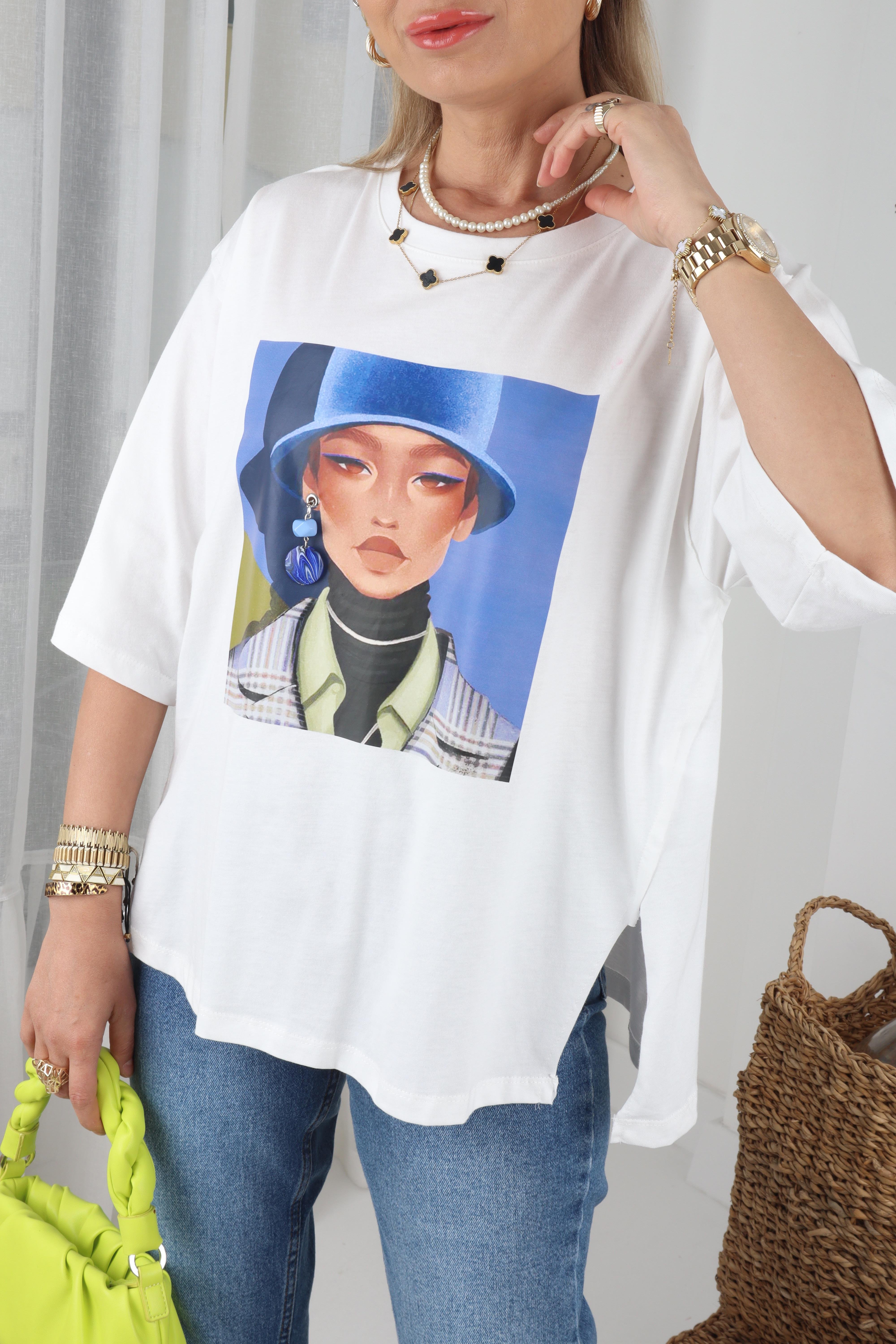 Mavi Şapkalı Kadın Baskılı Tshirt T-SHİRT