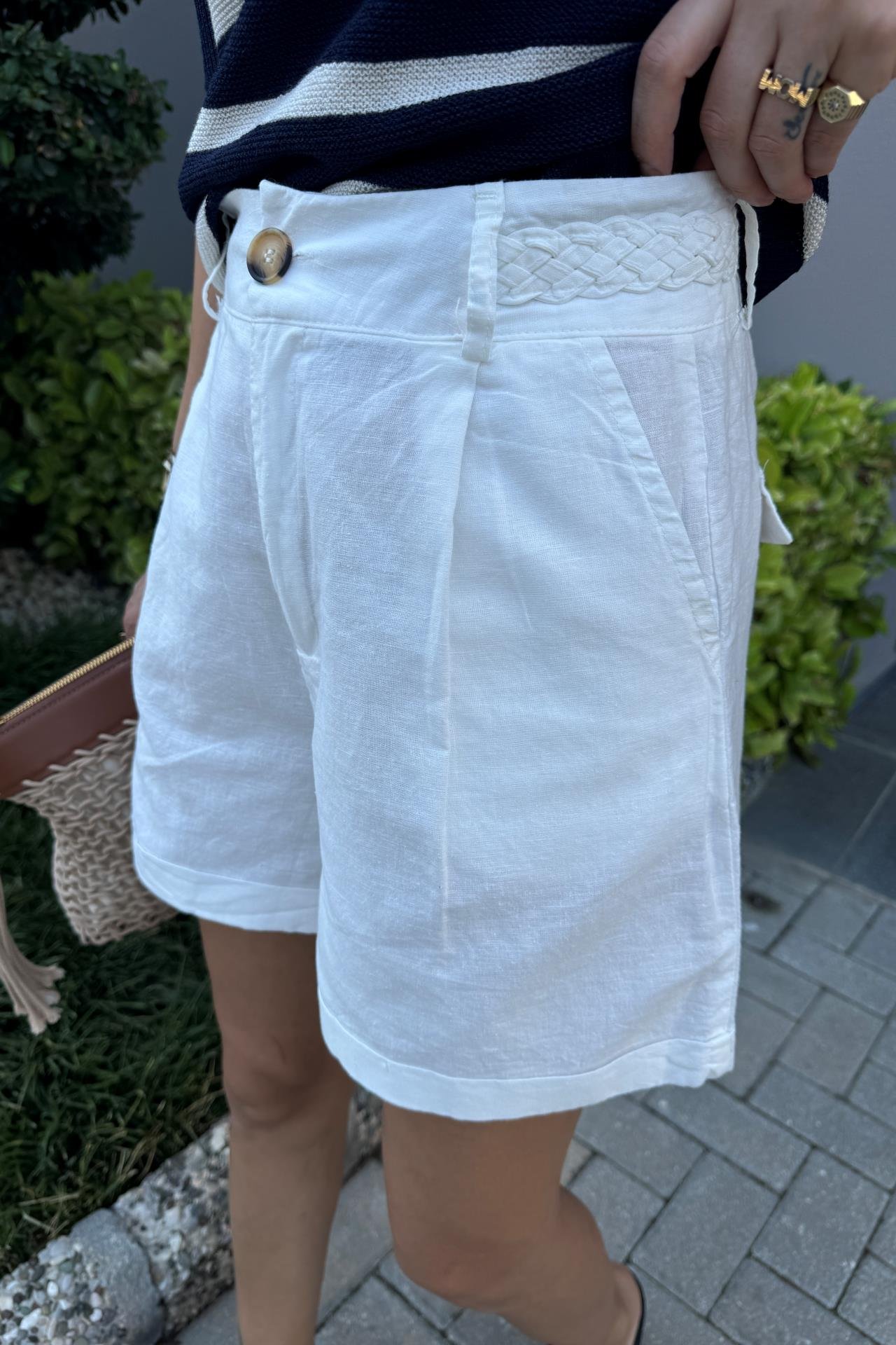 Örgü Kemerli Beyaz Keten Şort ŞORT