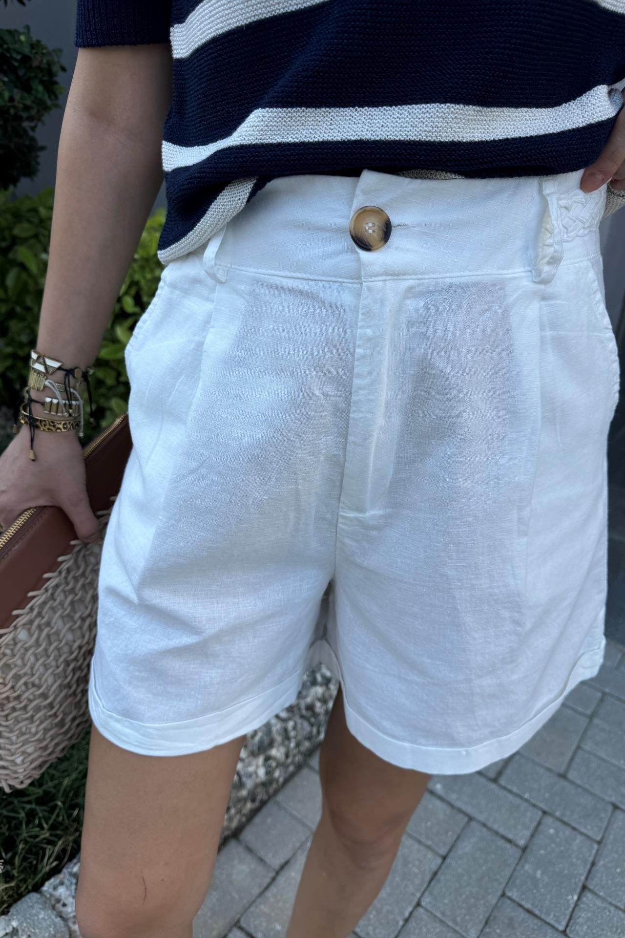 Örgü Kemerli Beyaz Keten Şort ŞORT