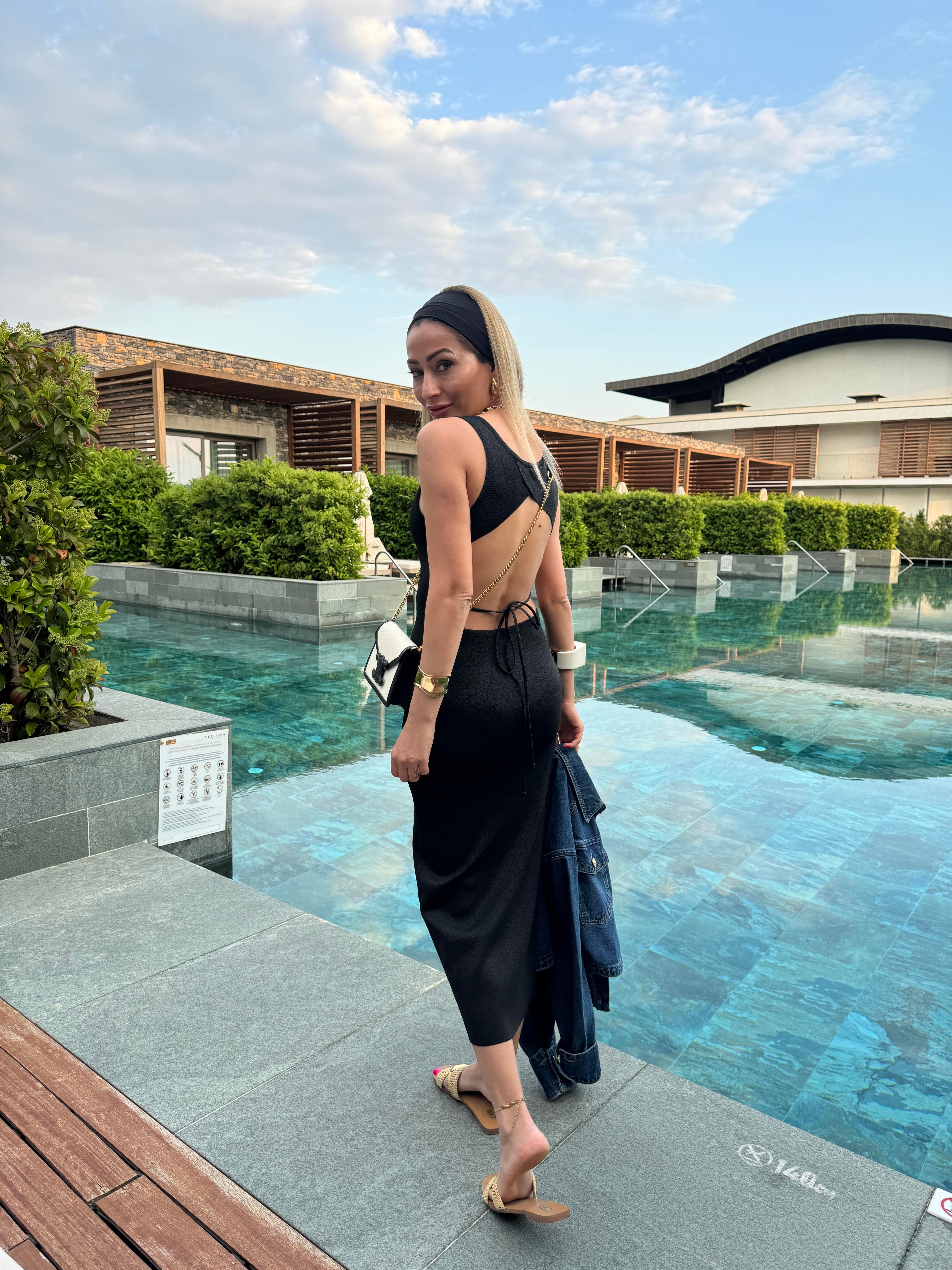 Oval Yaka Arkası Dekolte Simli Triko Elbise ELBİSE