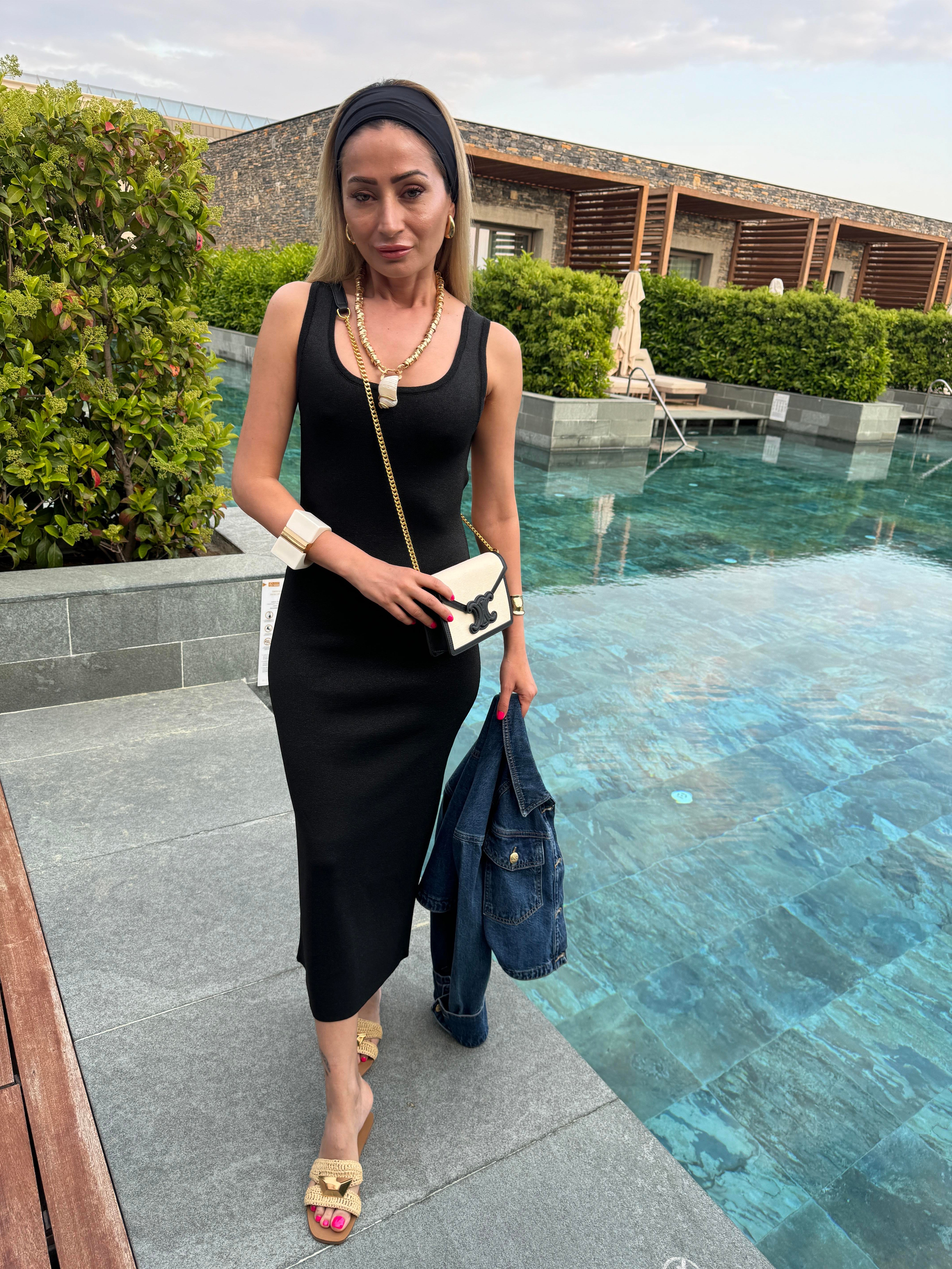 Oval Yaka Arkası Dekolte Simli Triko Elbise ELBİSE