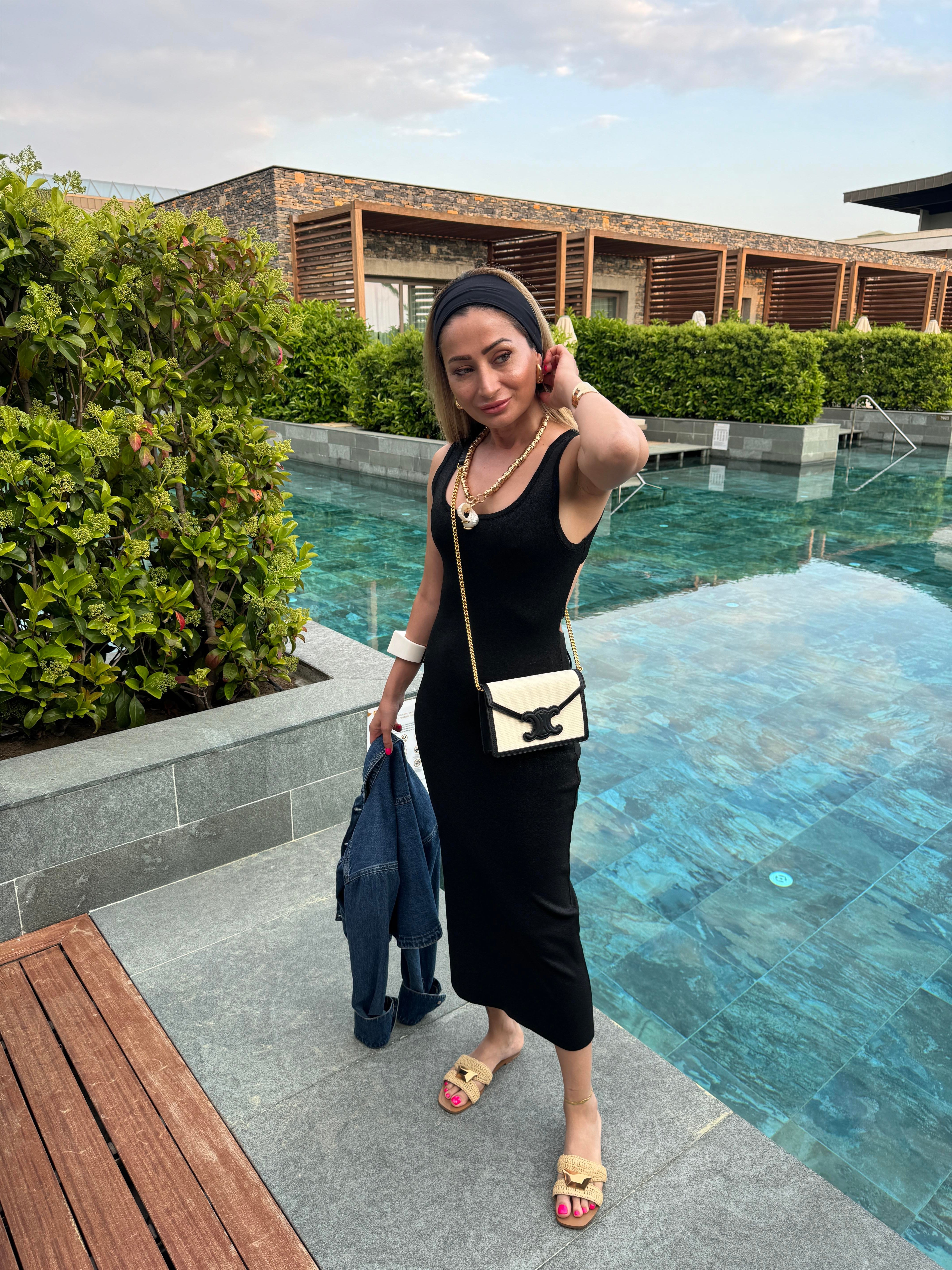 Oval Yaka Arkası Dekolte Simli Triko Elbise ELBİSE