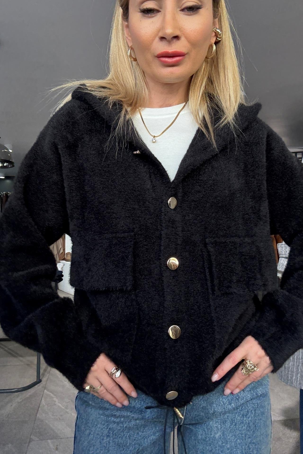 Siyah Kapişonlu Gold Düğmeli Yumoş Hırka HIRKA