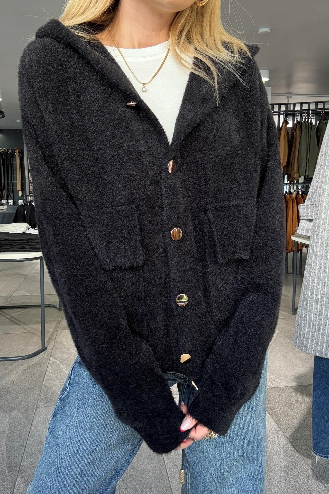 Siyah Kapişonlu Gold Düğmeli Yumoş Hırka HIRKA