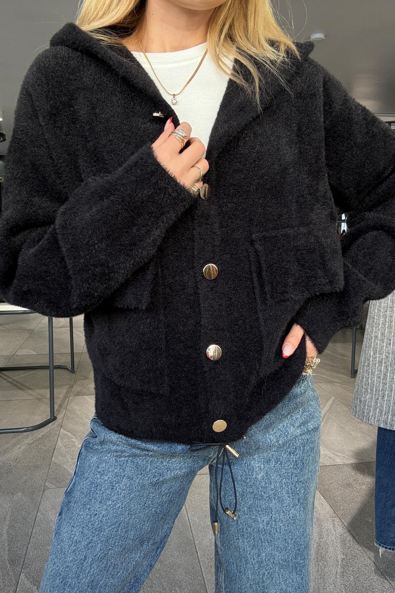 Siyah Kapişonlu Gold Düğmeli Yumoş Hırka HIRKA