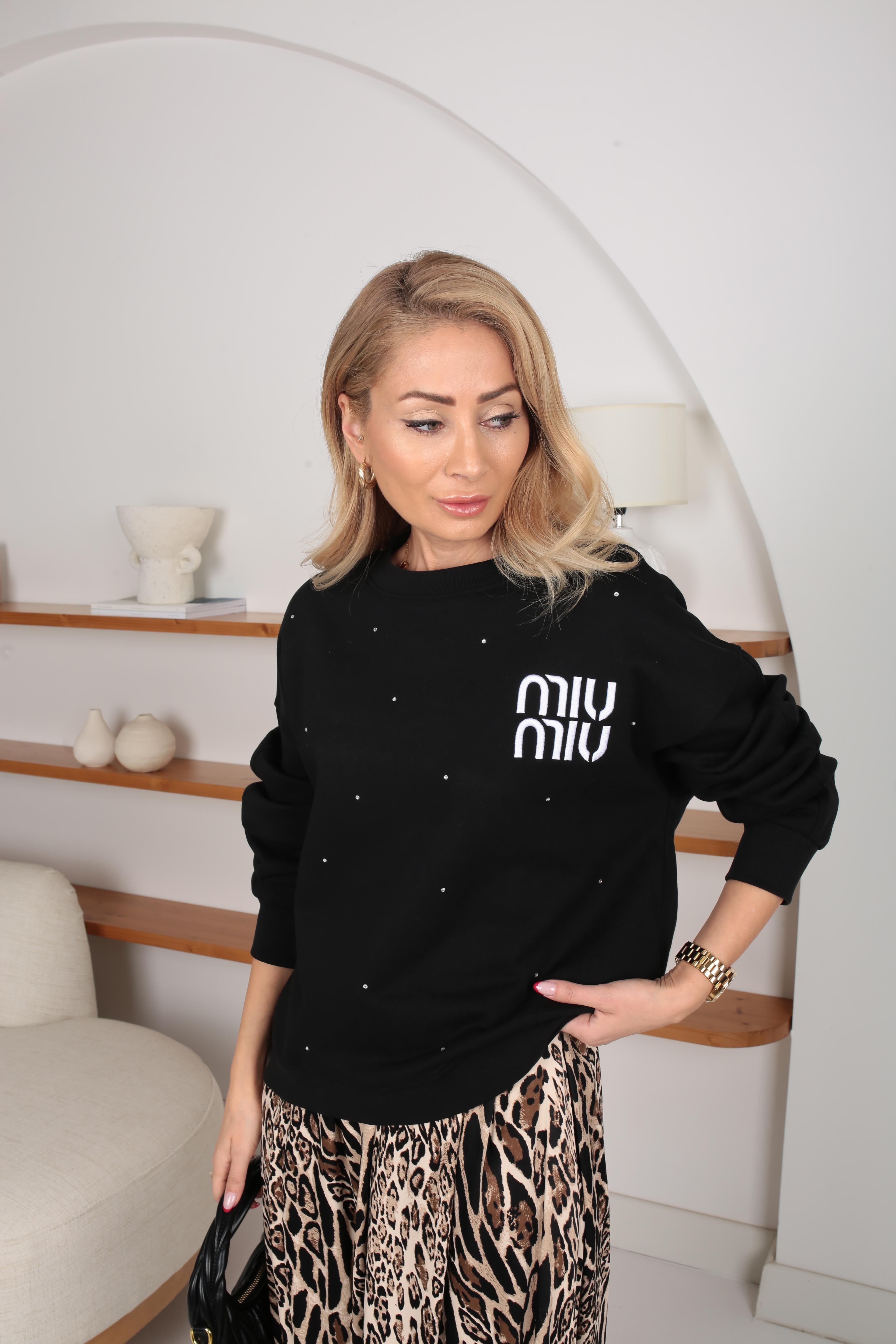 Siyah Nakışlı Taş Baskılı Sweatshirt SWEATSHİRT