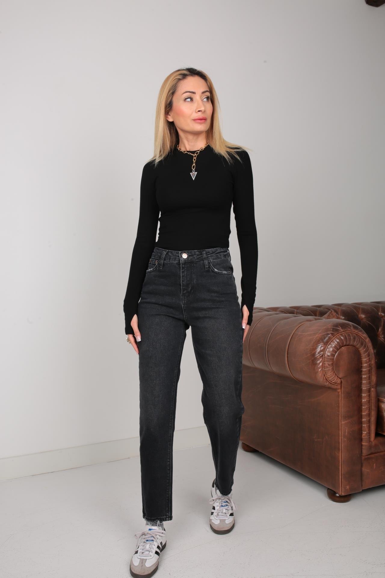 Siyah Paça Detay Mom Jean(1736-1) JEAN