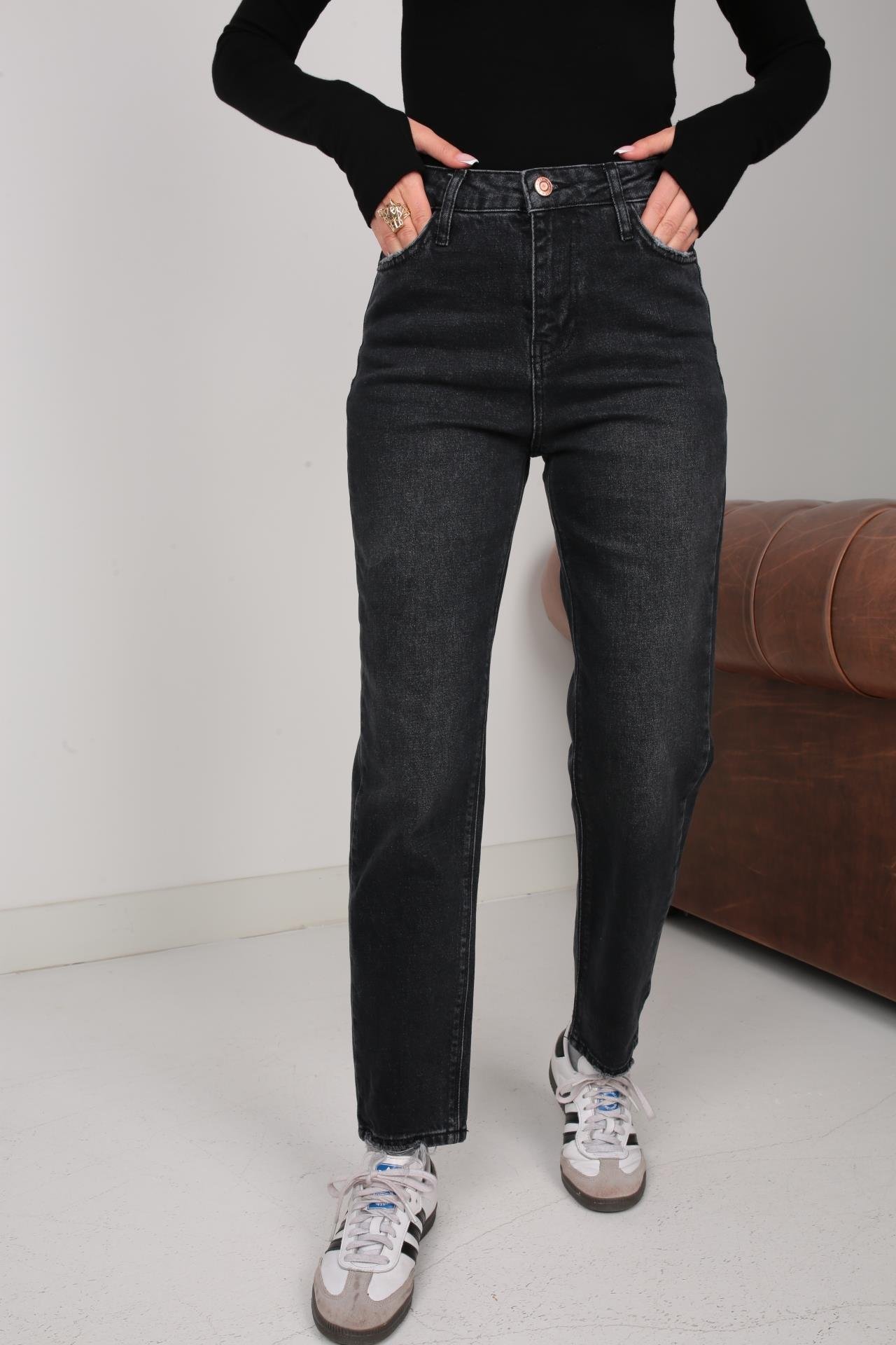 Siyah Paça Detay Mom Jean(1736-1) JEAN