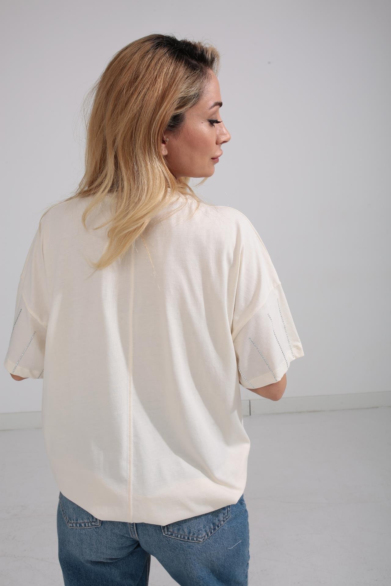 Taş Baskılı Krem Oversize Tshirt T-SHİRT | NO33