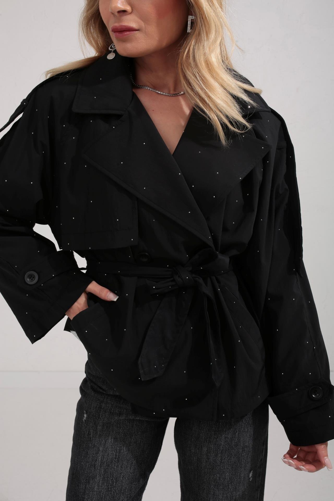 Taş Baskılı Siyah Kısa Trençkot TRENÇKOT