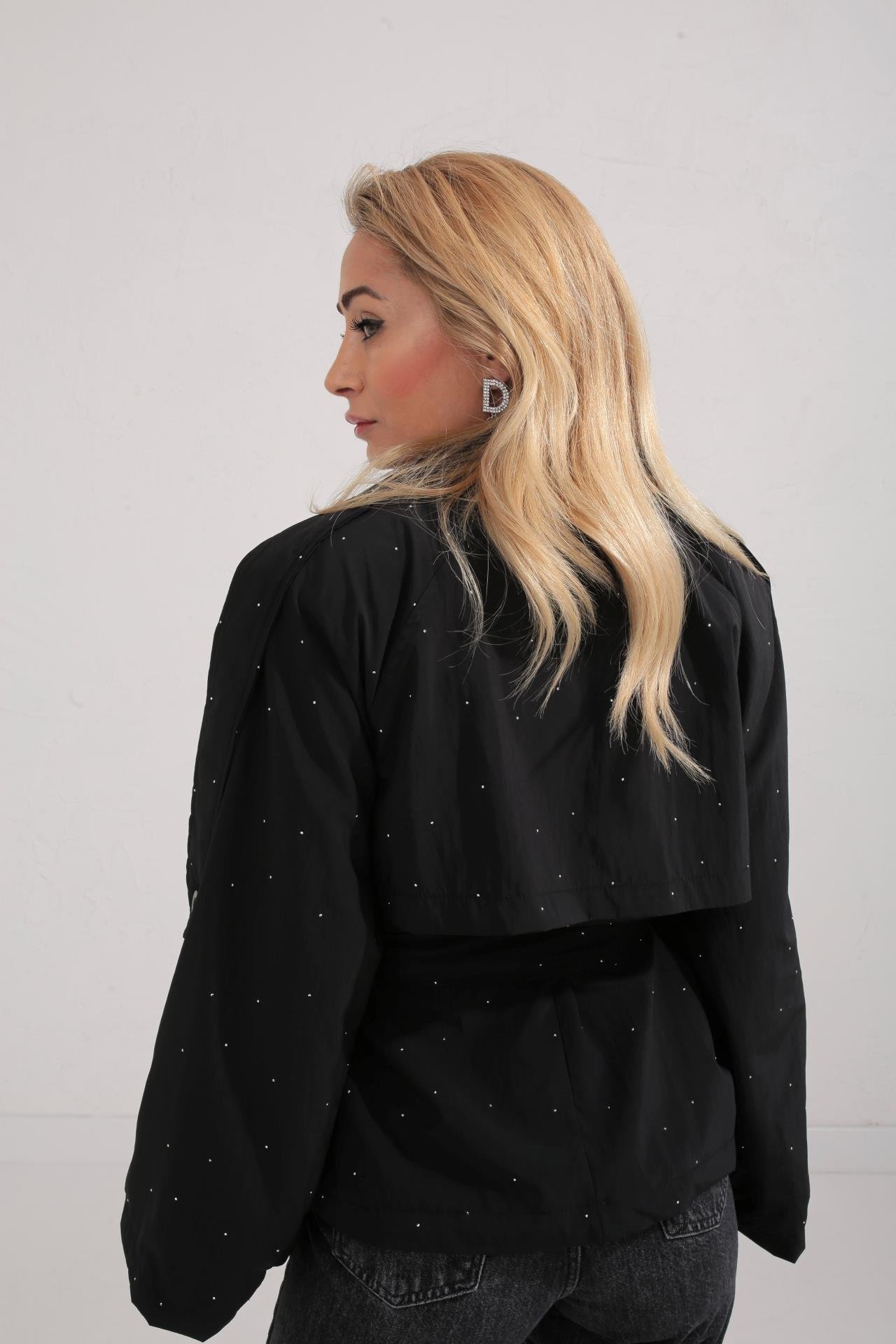 Taş Baskılı Siyah Kısa Trençkot TRENÇKOT