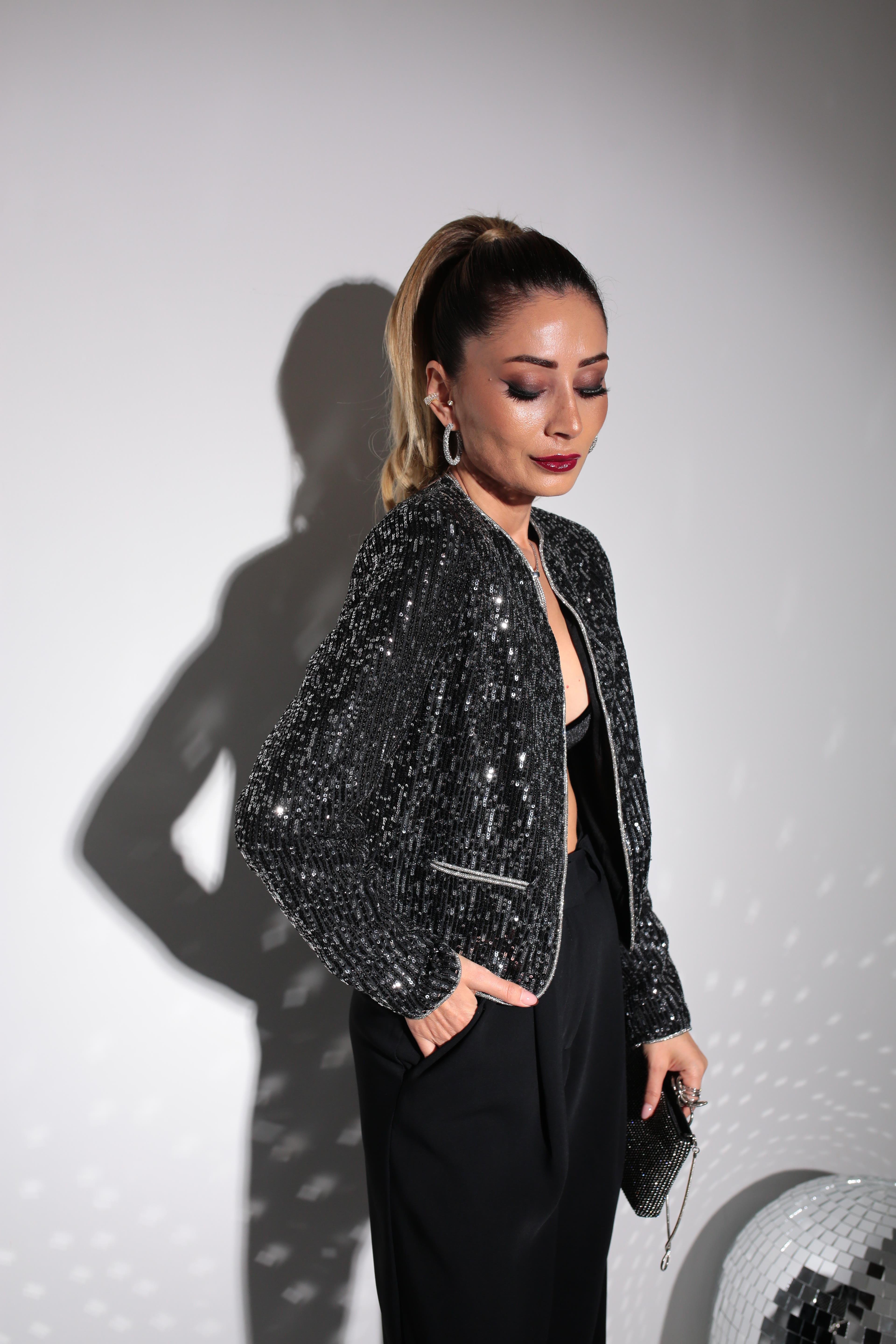 Taş Biyeli Siyah Pul Payet İşli Crop Ceket CEKET