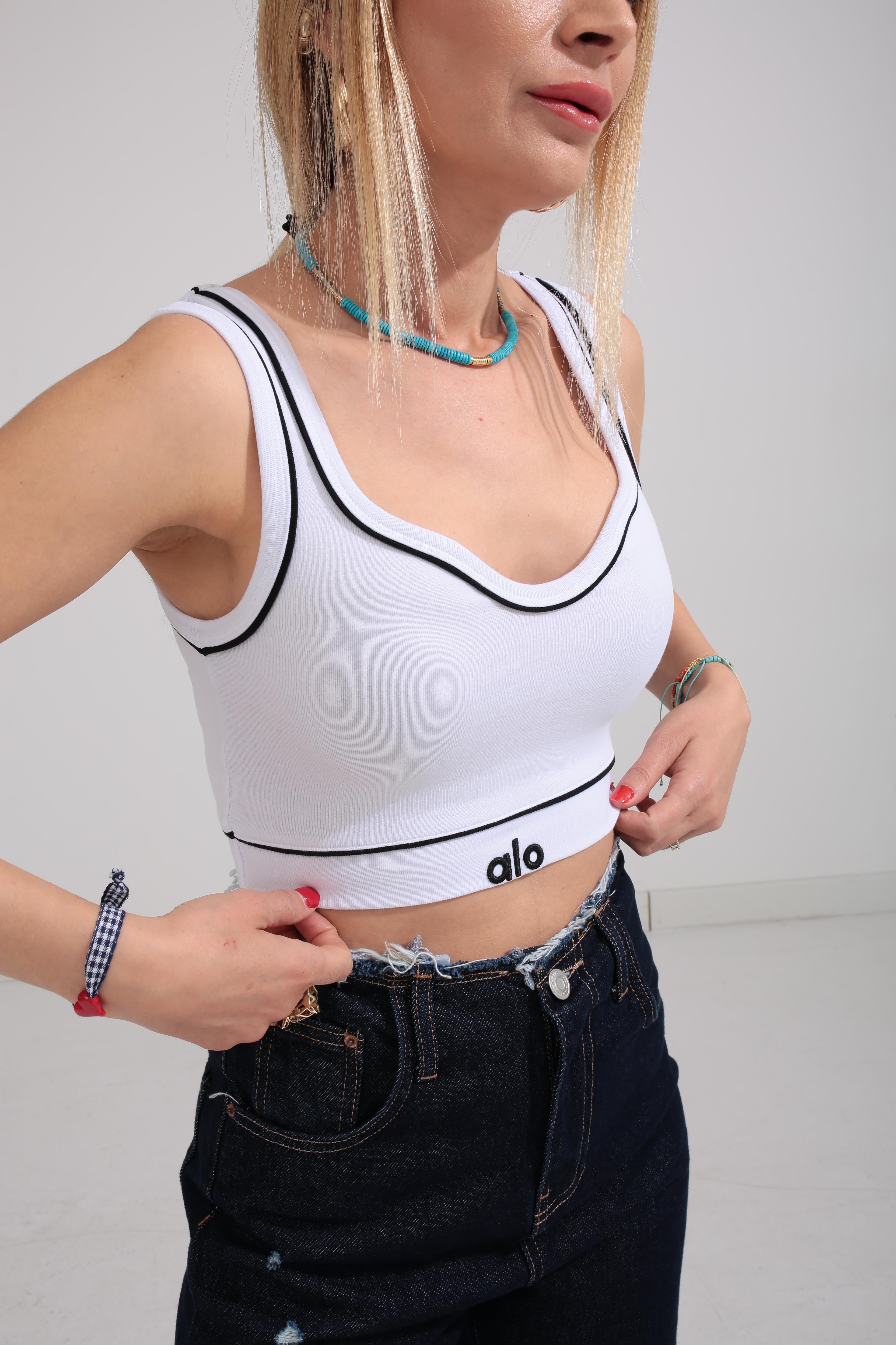 Yaka Detay Nakışlı Beyaz Crop CROP | NO33