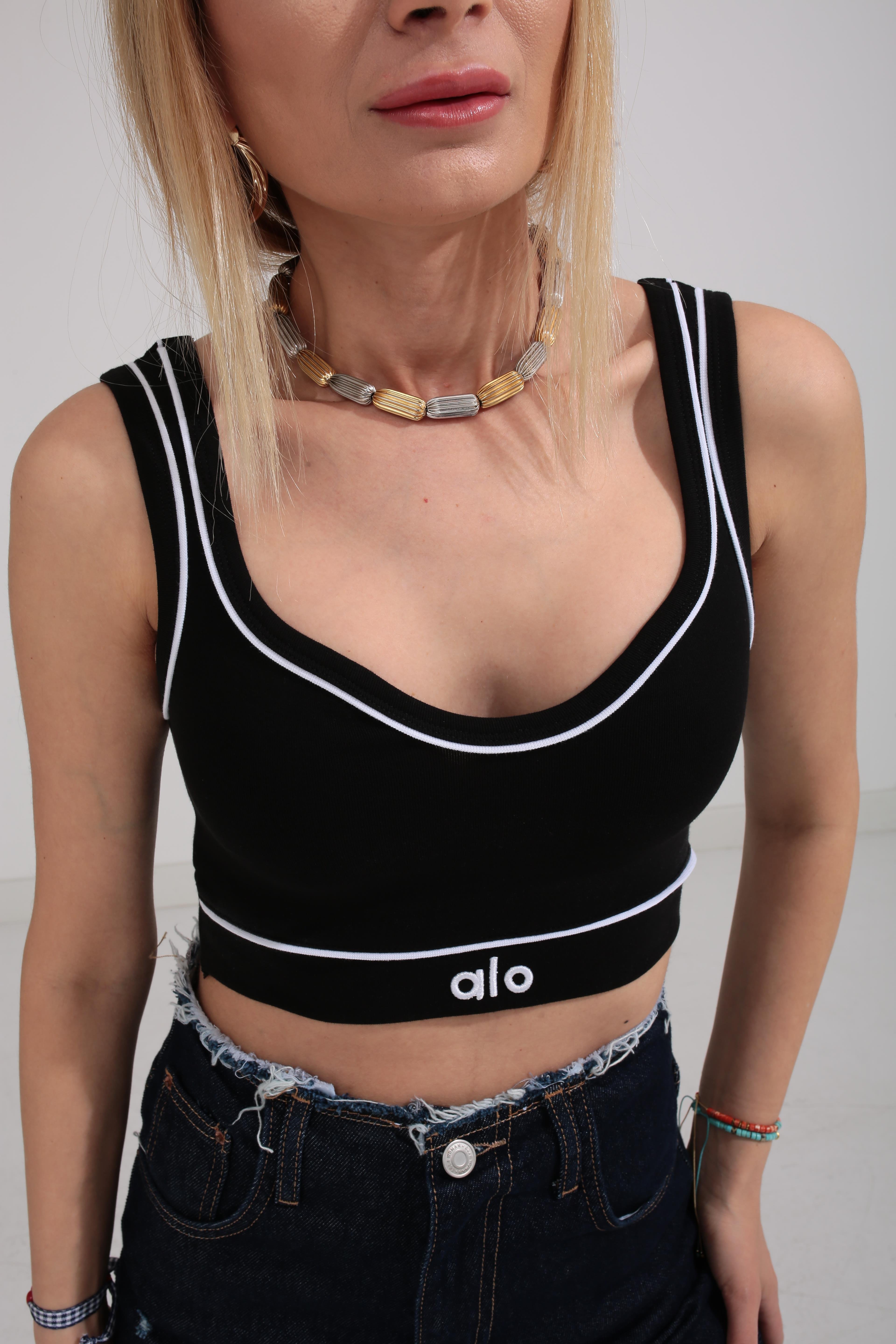 Yaka Detay Nakışlı Siyah Crop CROP | NO33