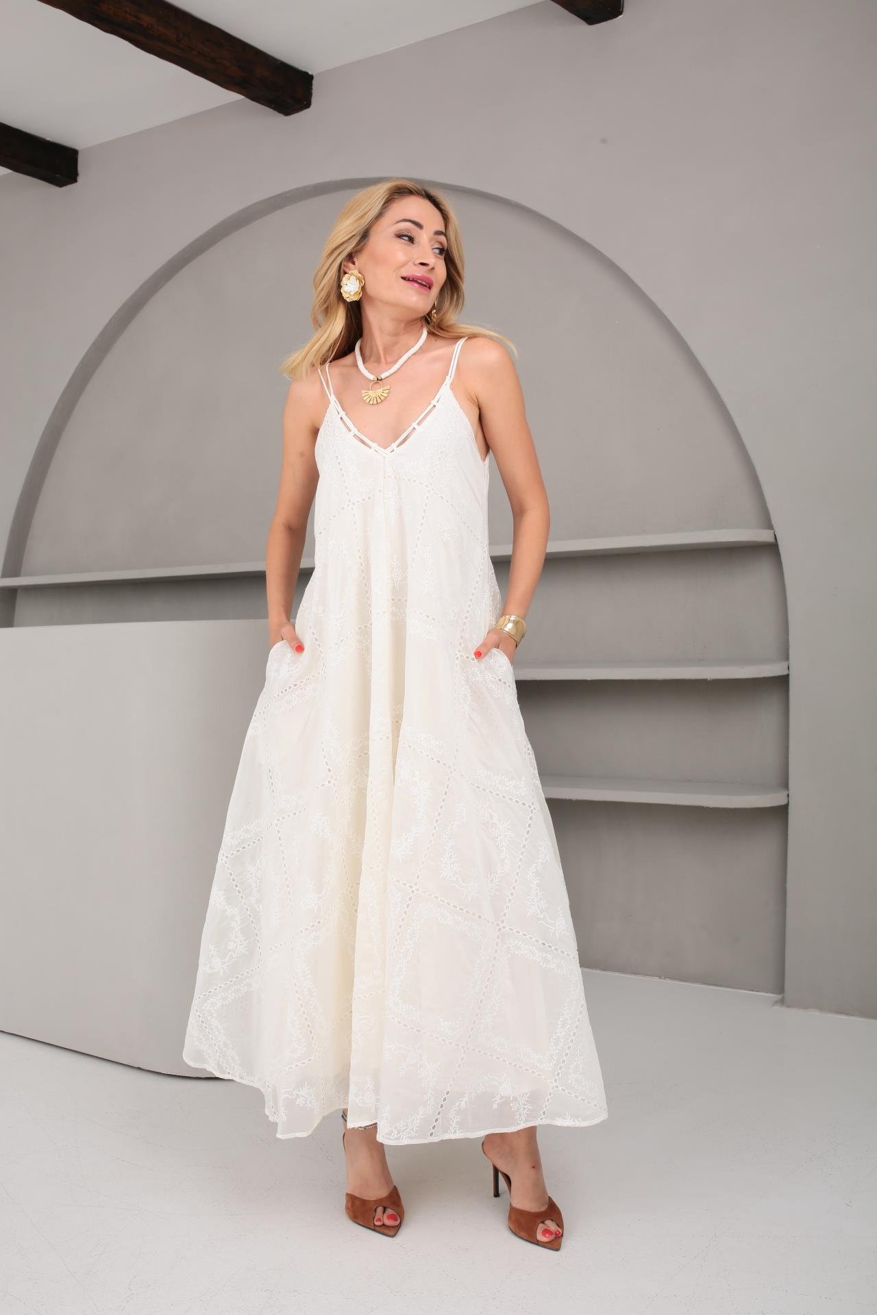 Yakası İpli Organze Nakışlı İthal Elbise ELBİSE | NO33