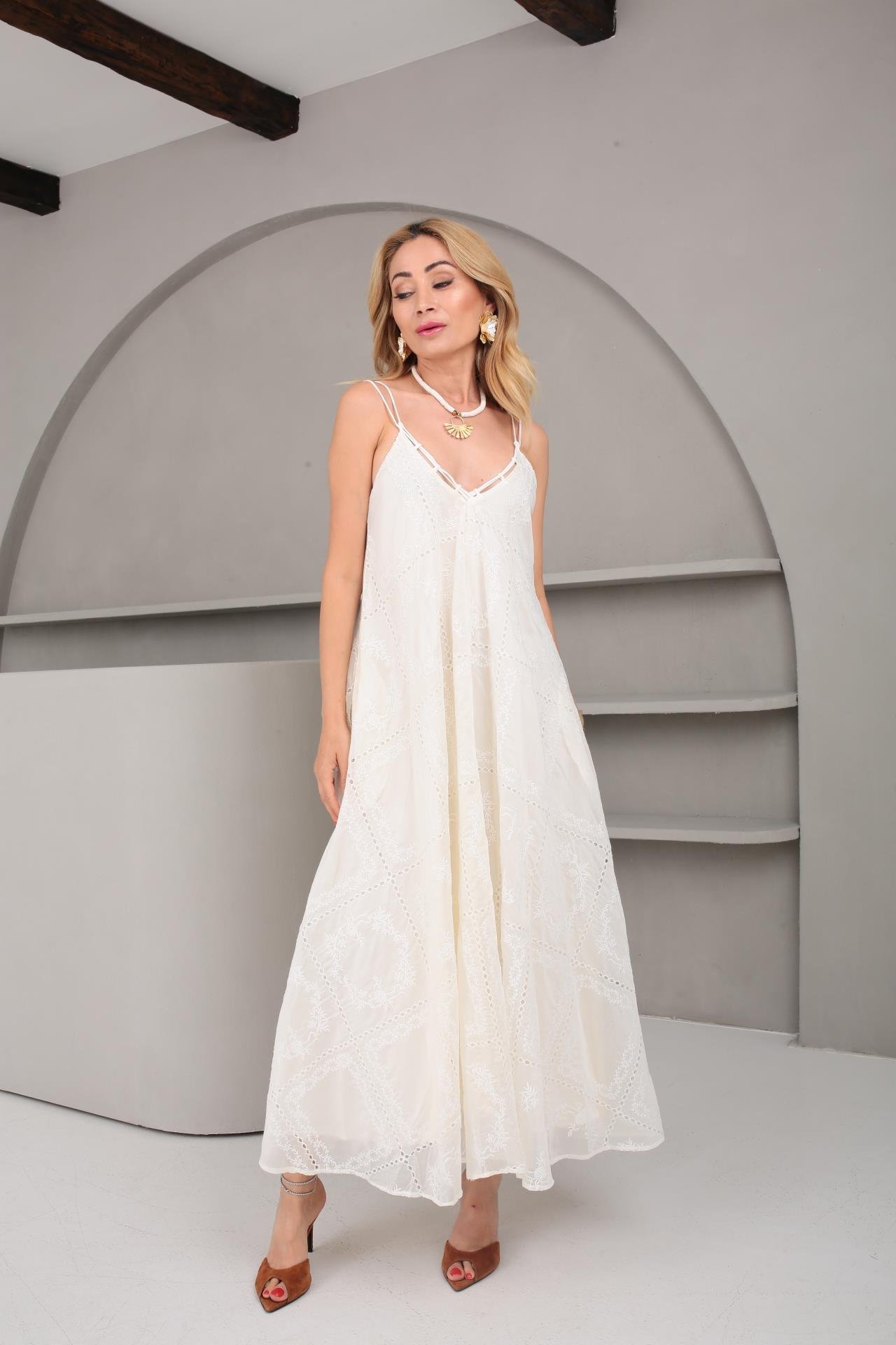 Yakası İpli Organze Nakışlı İthal Elbise ELBİSE | NO33