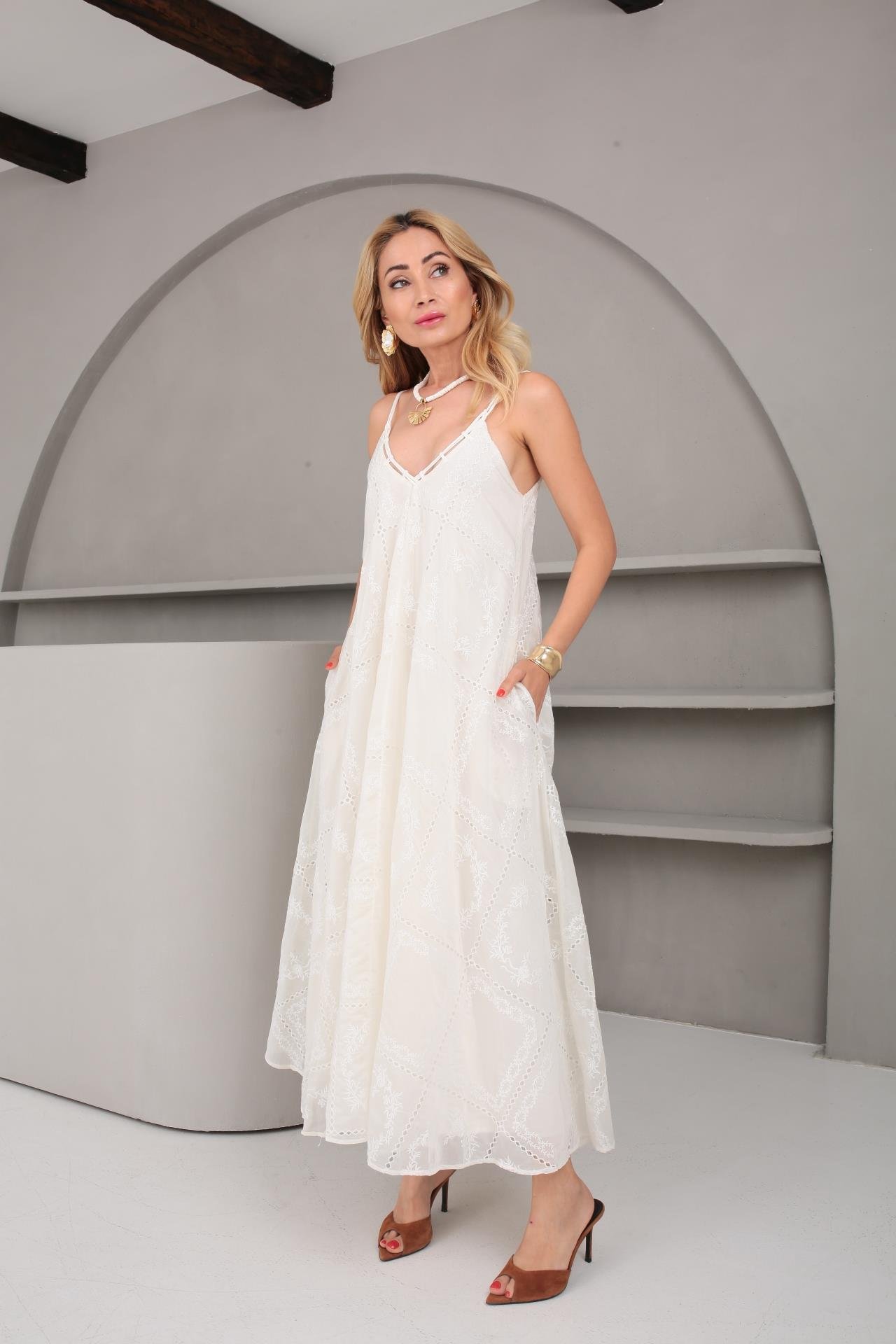 Yakası İpli Organze Nakışlı İthal Elbise ELBİSE | NO33