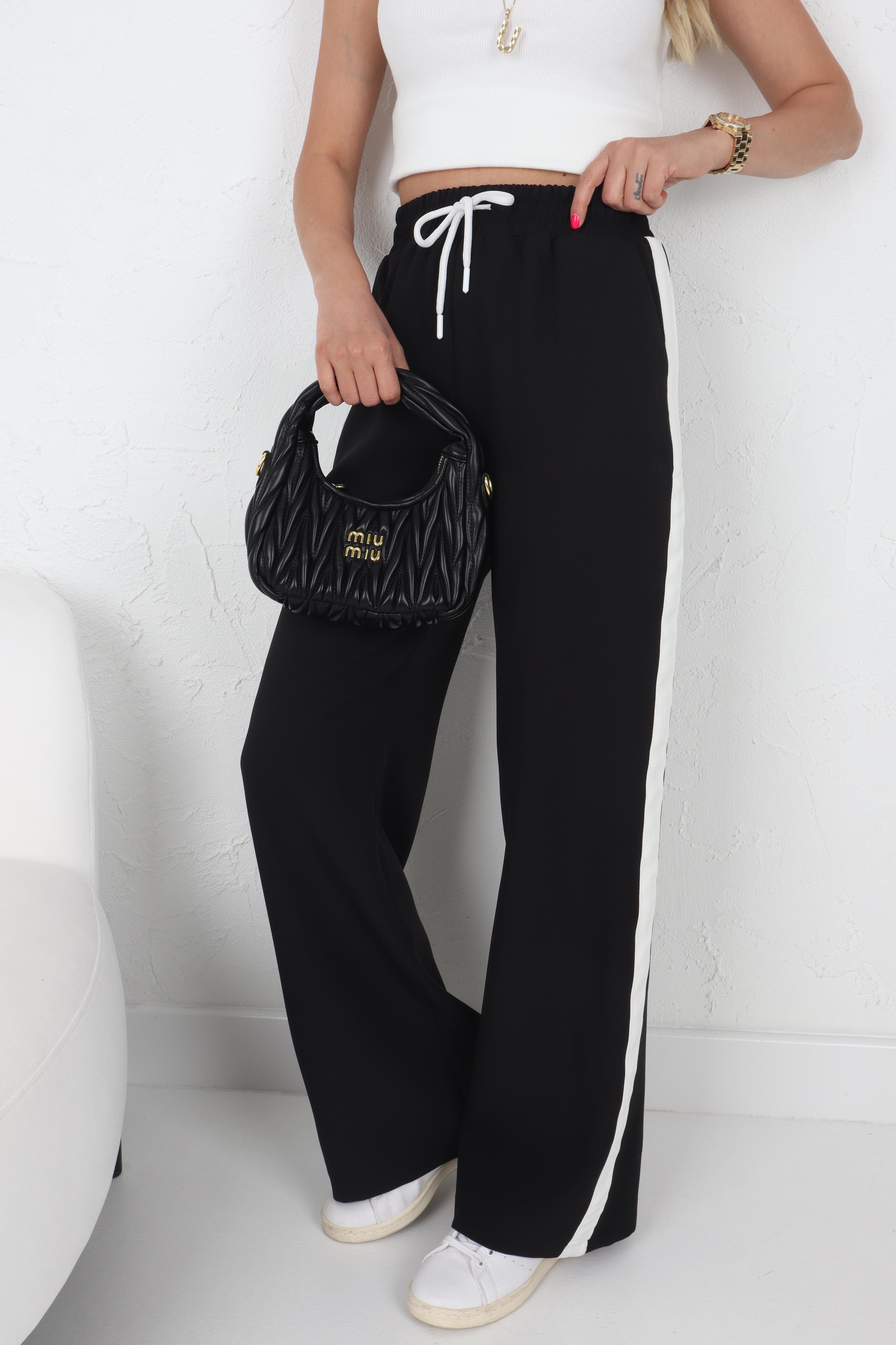 Yanları Şeritli Bağcıklı Siyah Pantolon PANTOLON