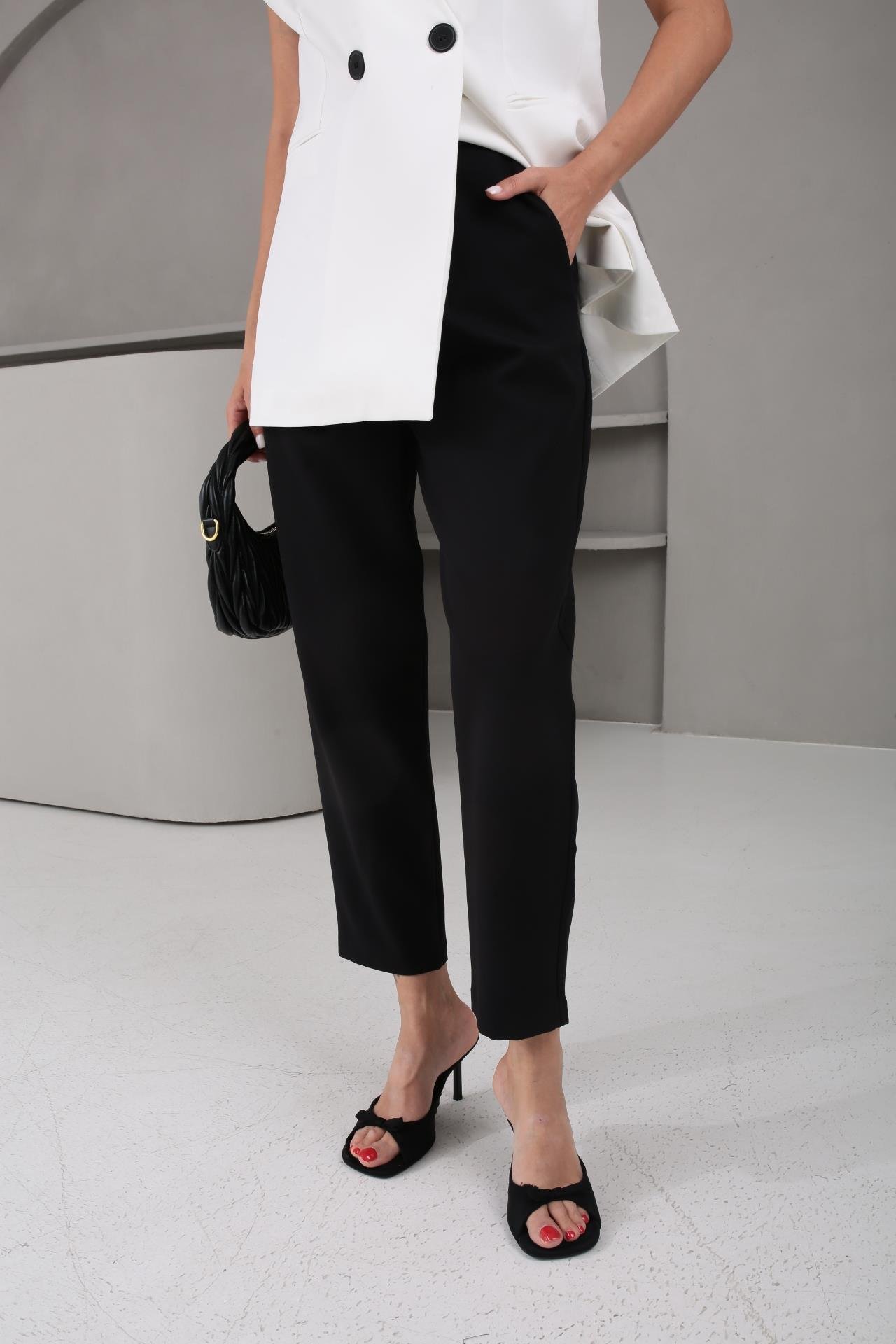 Yarım Lastik Siyah Havuz Kesim Pantolon PANTOLON | NO33