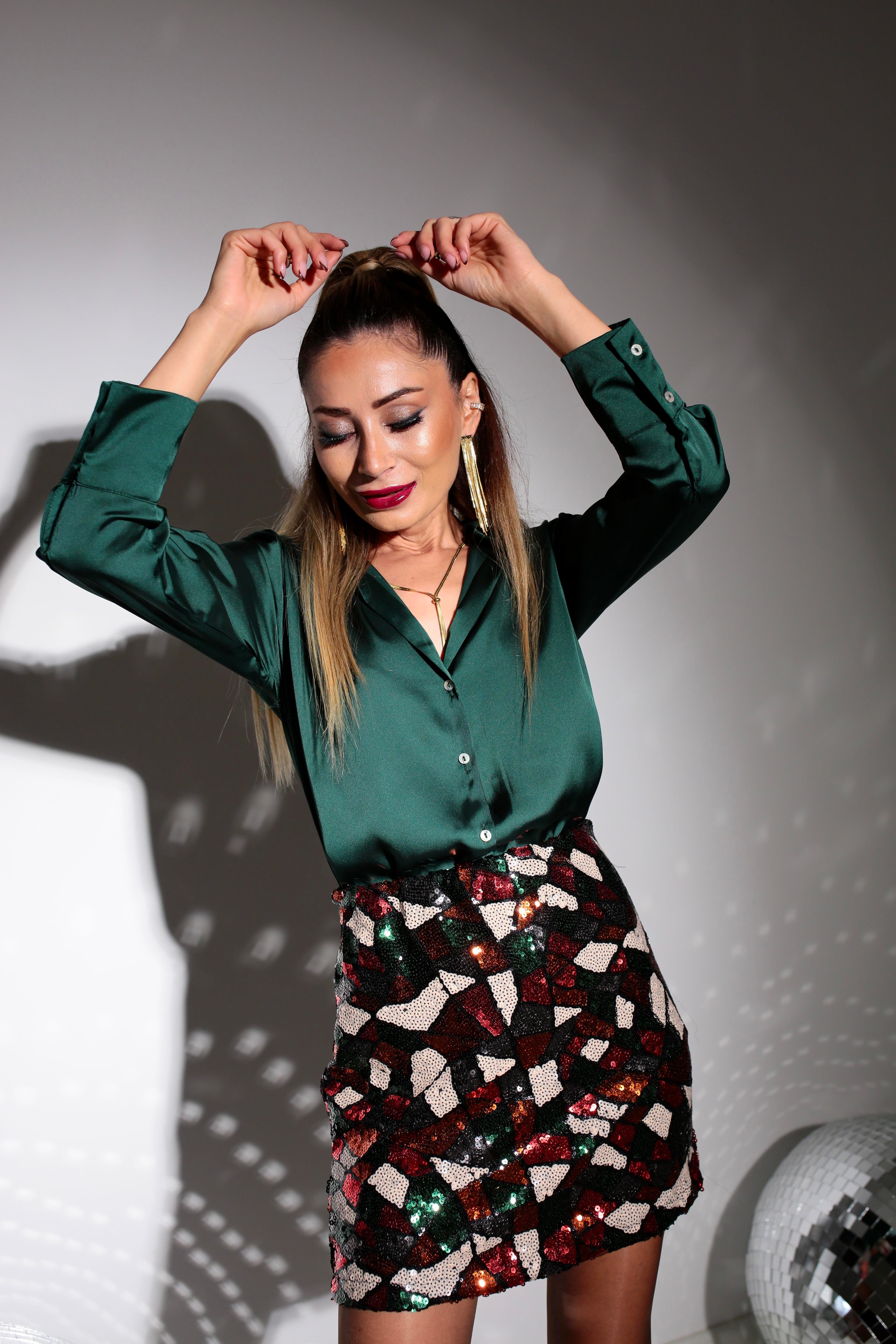 Yeşil V Yaka Saten Gömlek GÖMLEK