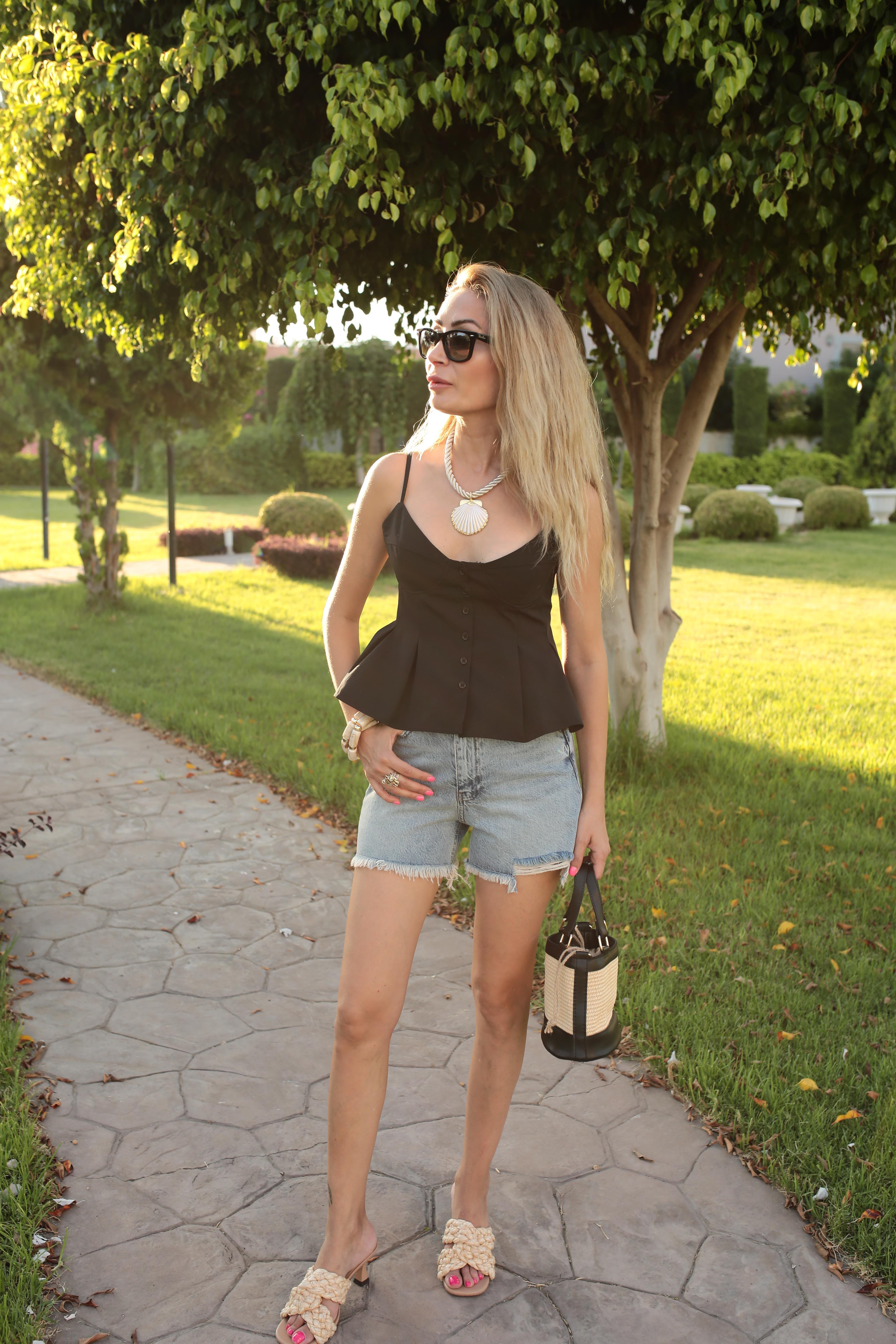 Yırtuk Detay Yıkamalı Denim Şort ŞORT | NO33