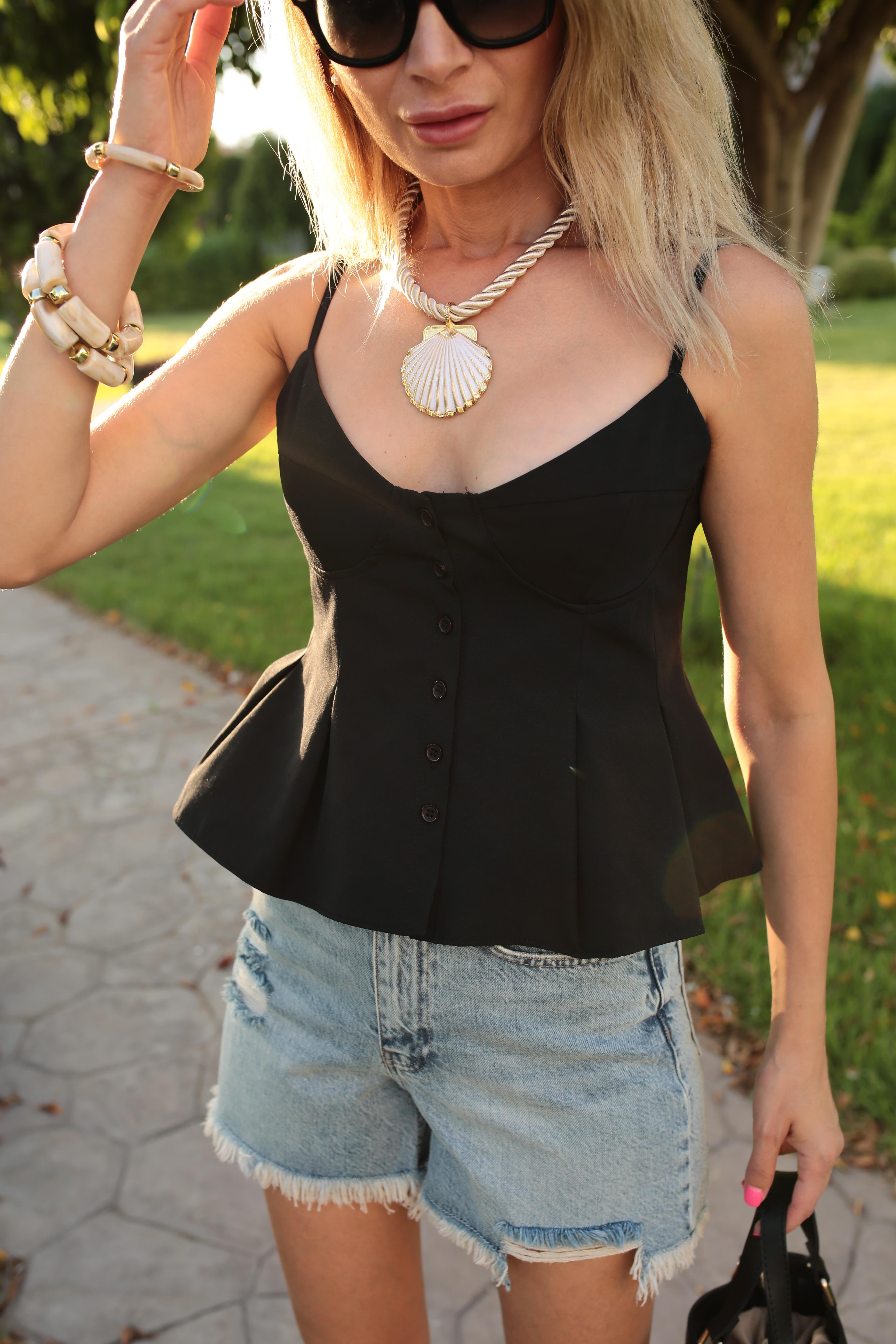 Yırtuk Detay Yıkamalı Denim Şort ŞORT | NO33