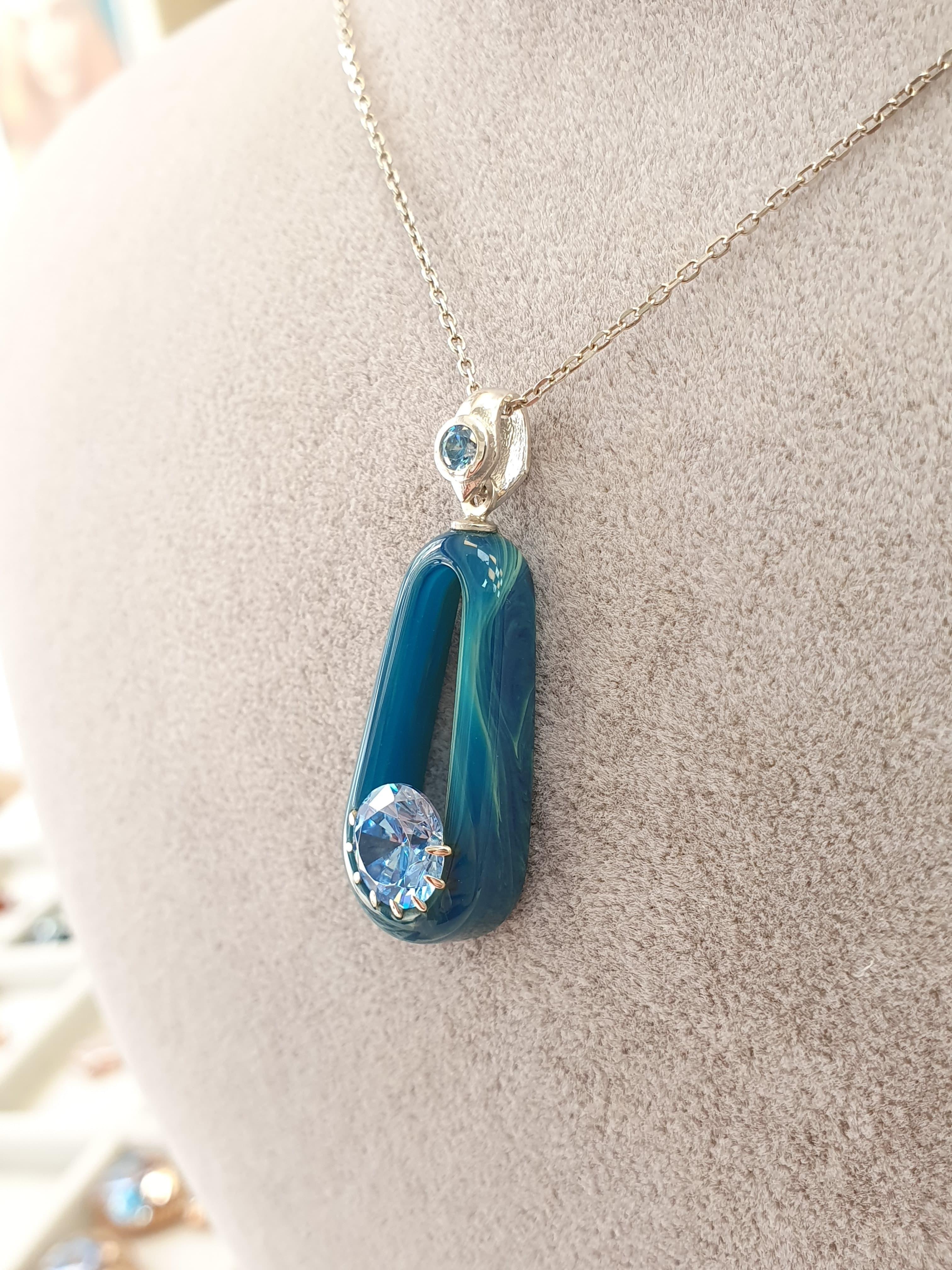 Bakalit Sıkma Kehribar Gümüş Kolye ( 8 mm Zirkon Taşlı )