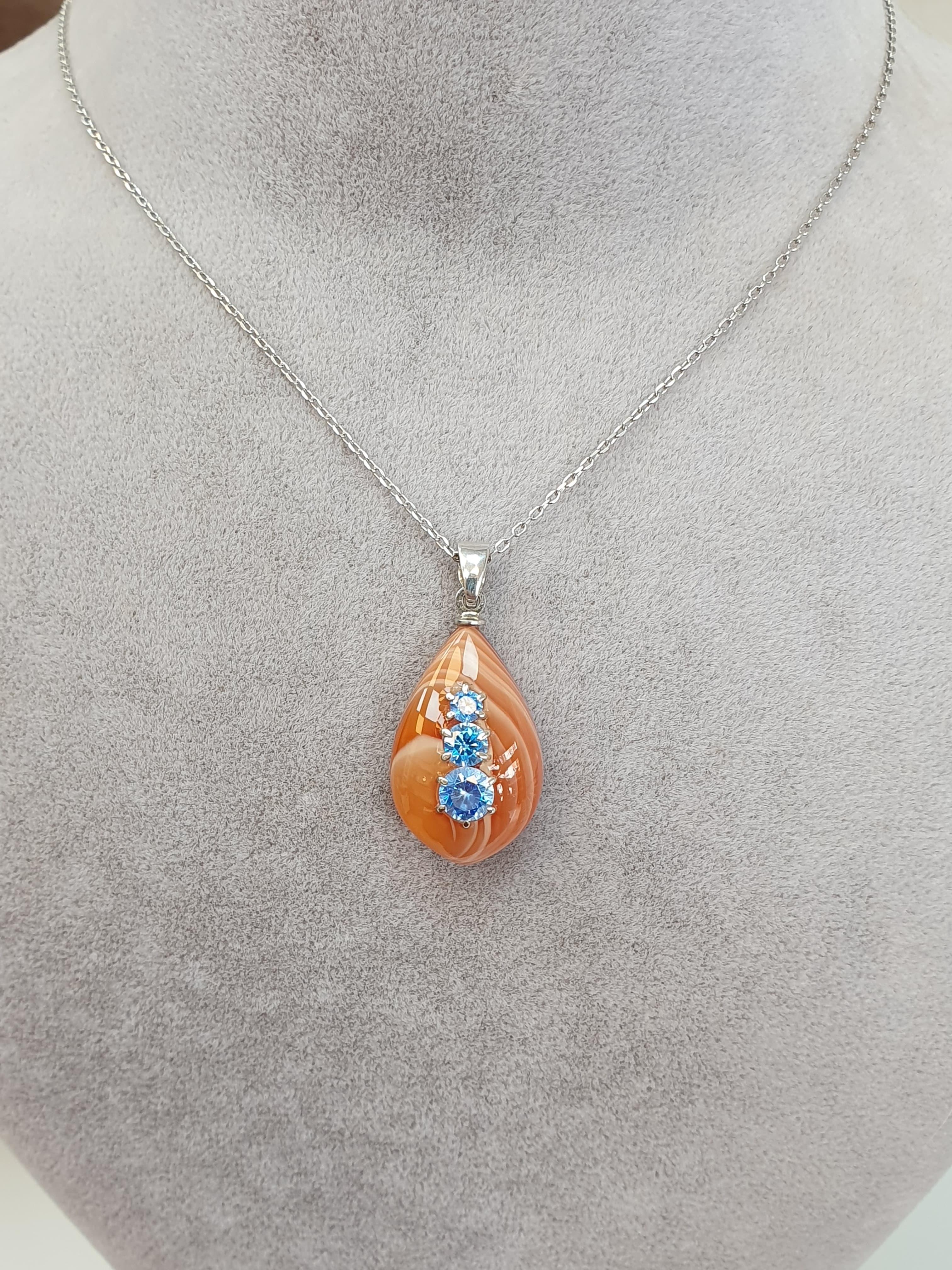 Zirkon Taşlı Bakalit Sıkma Kehribar Gümüş Kolye (Amber Ton)