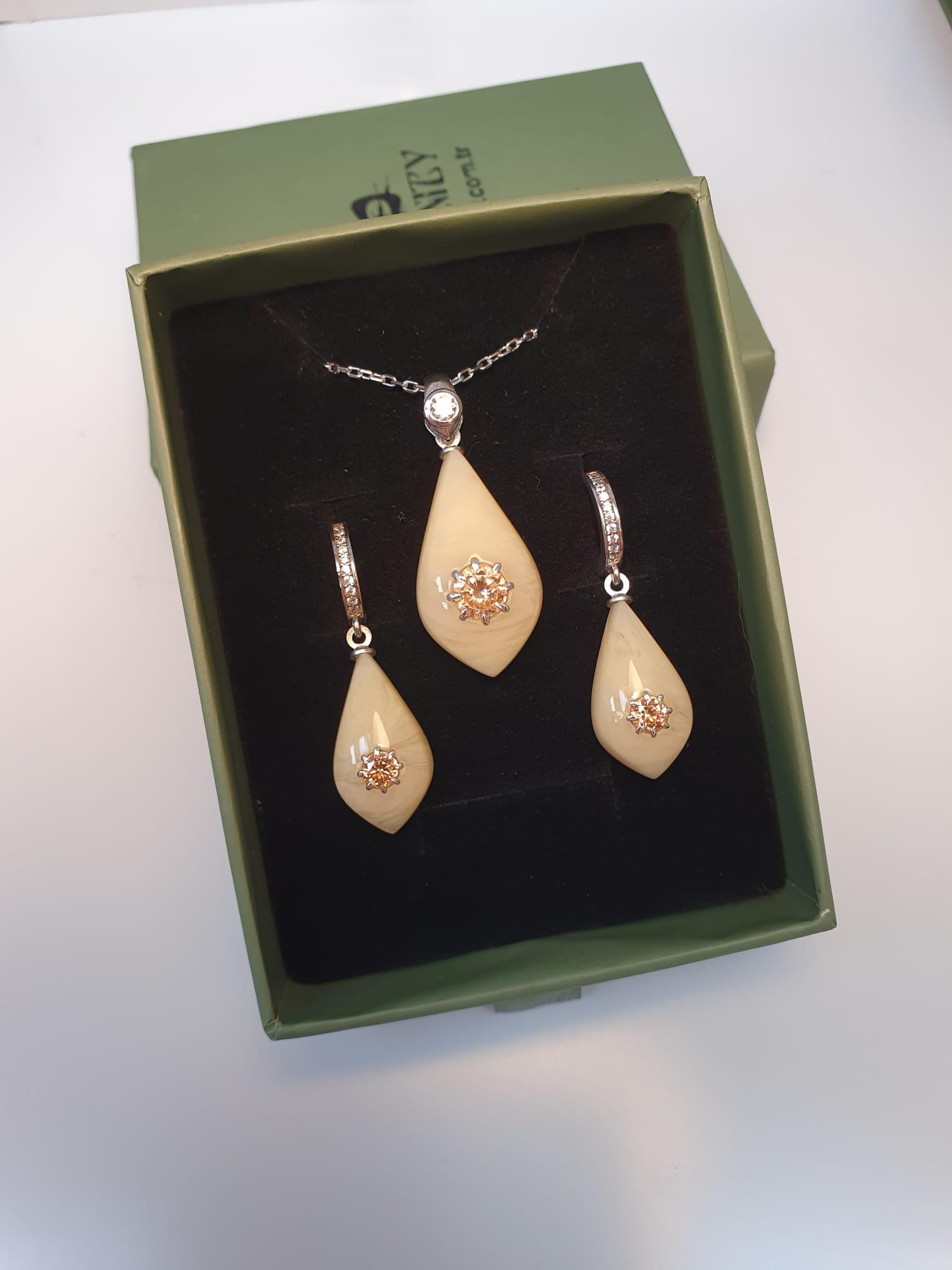 Zirkon Taşlı Bakalit Sıkma Kehribar Gümüş Set (AmbeRet970)