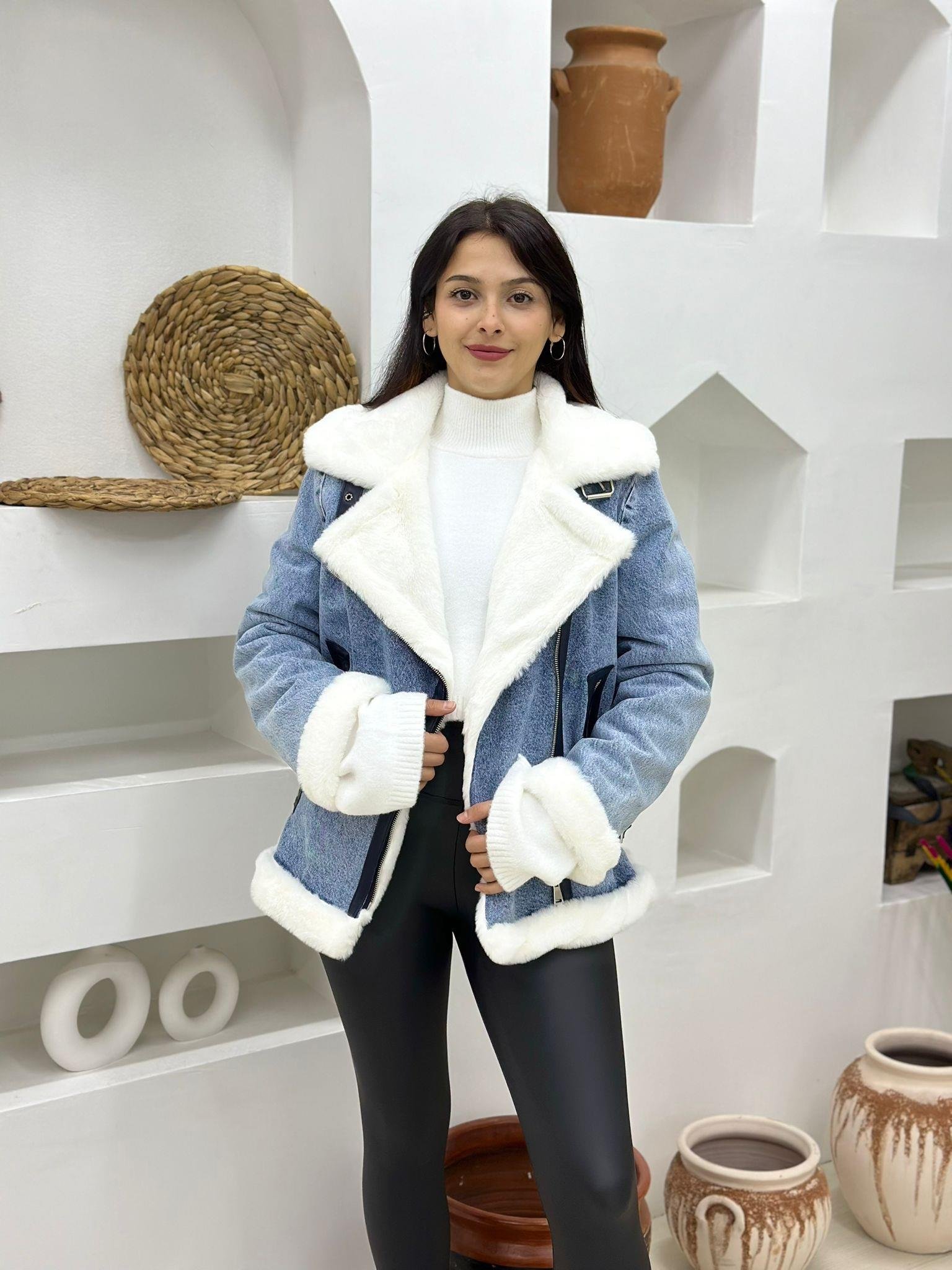 Denim İçi Beyaz Kürklü Deri Biyeli Kalın Denim Ceket-Mavi