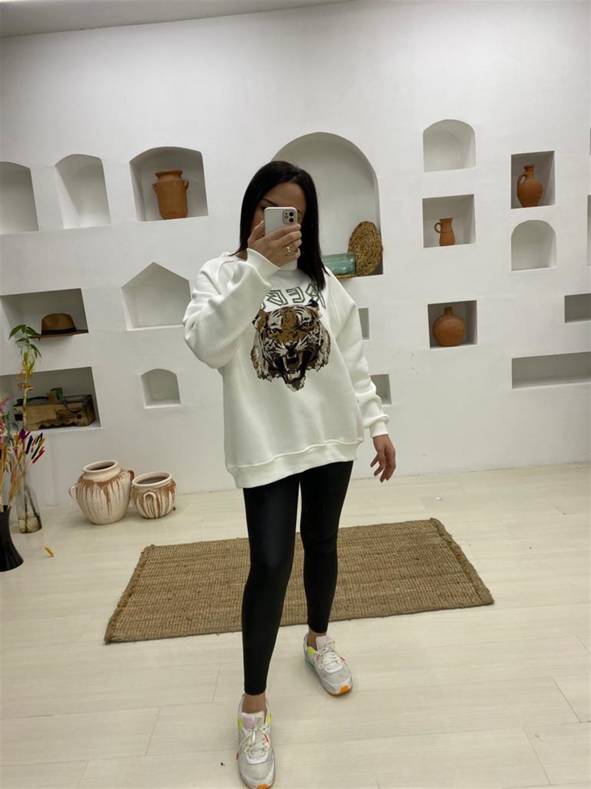 Kalın Kumaş İçi Şardonlu Kaplan Baskılı Sweatshirt-Ekru
