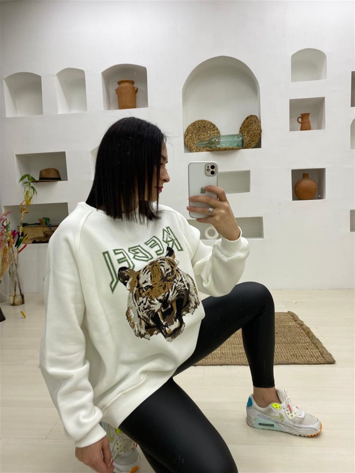 Kalın Kumaş İçi Şardonlu Kaplan Baskılı Sweatshirt-Ekru