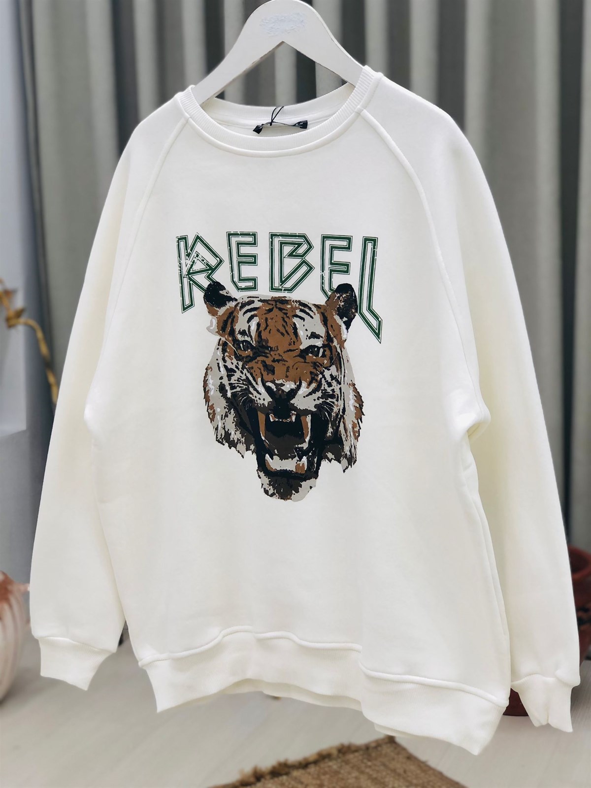 Kalın Kumaş İçi Şardonlu Kaplan Baskılı Sweatshirt-Ekru