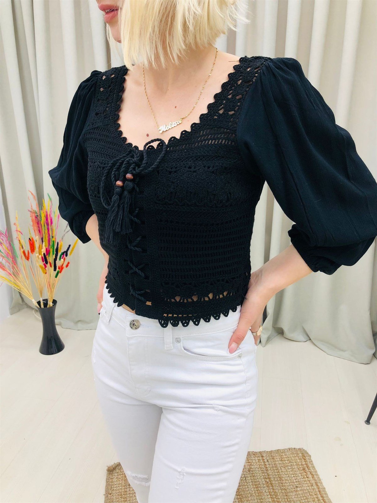Kolları Şifon Dantel Detaylı Bluz-Siyah