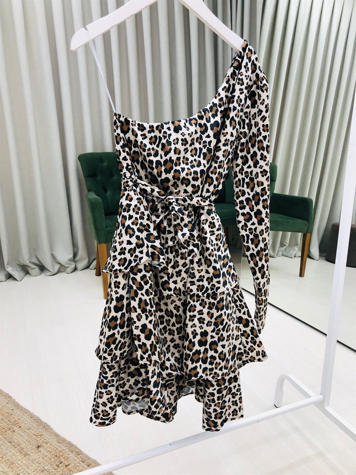 Tek Kollu Leopar Desen Saten Elbise-Bej